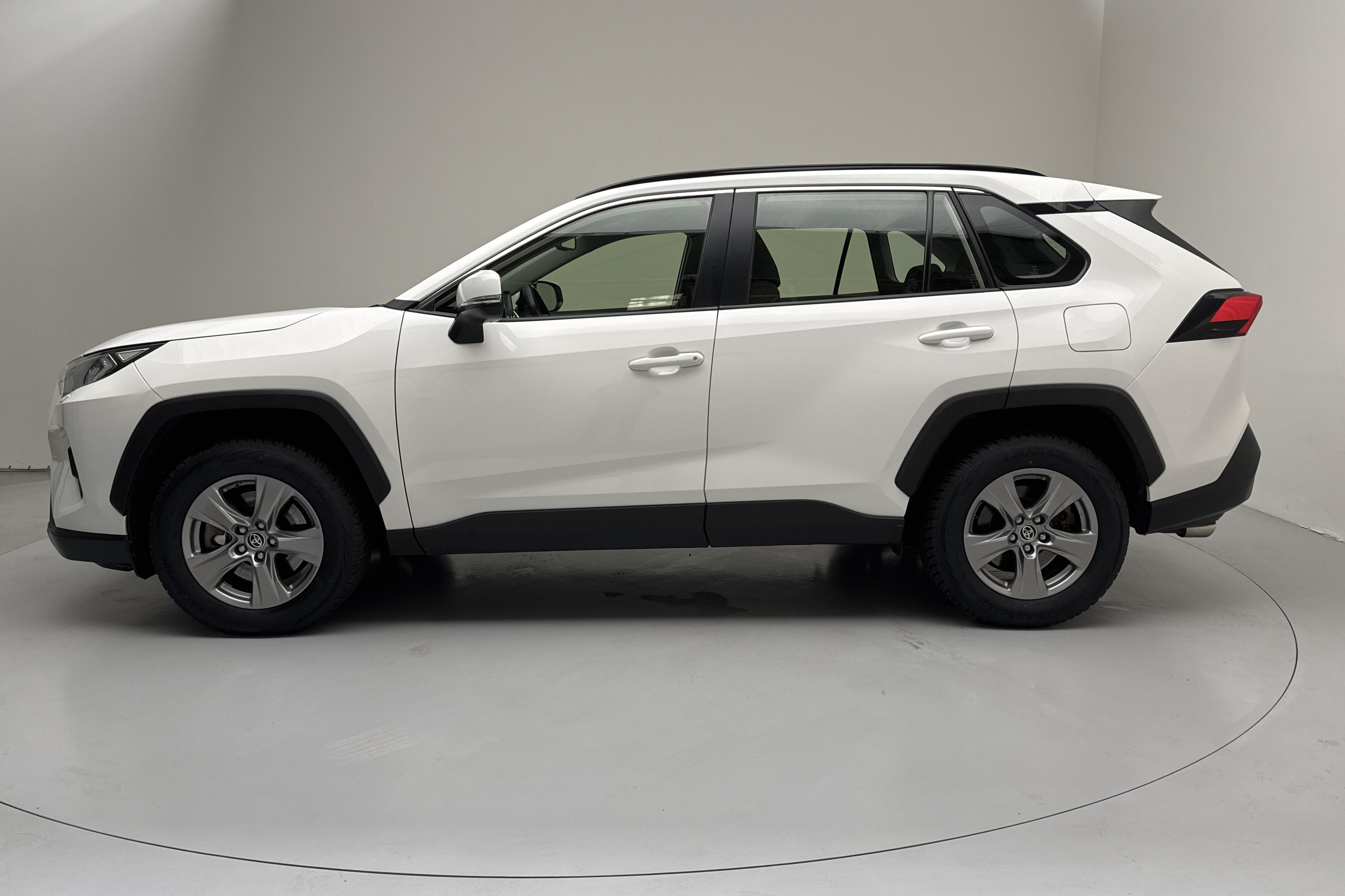 Toyota RAV4 2.5 HSD AWD (222hk) - 130 300 km - Automatyczna - szary - 2023