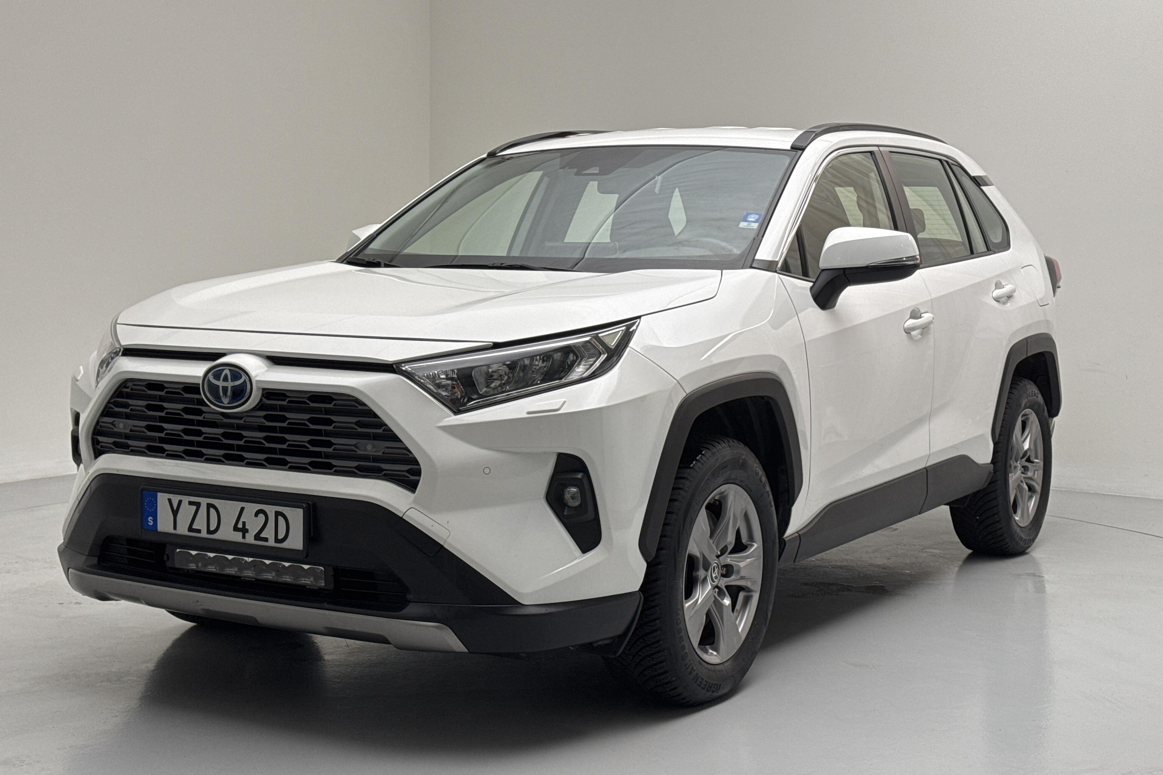 Toyota RAV4 2.5 HSD AWD (222hk) - 130 300 km - Automaattinen - harmaa - 2023