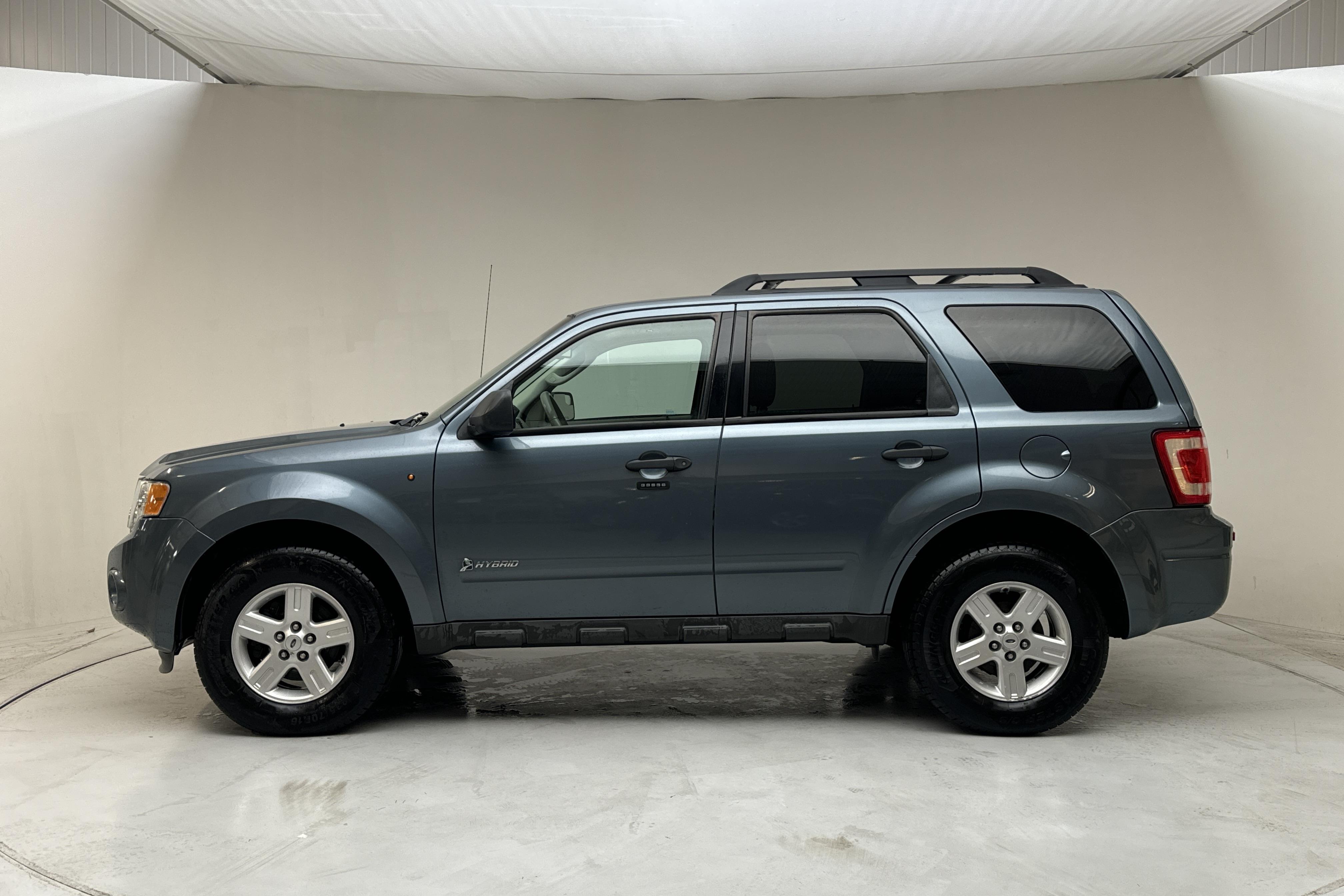 Ford Escape Hybrid 4WD (179hk) - 265 120 km - Automatic - Dark Blue - 2010