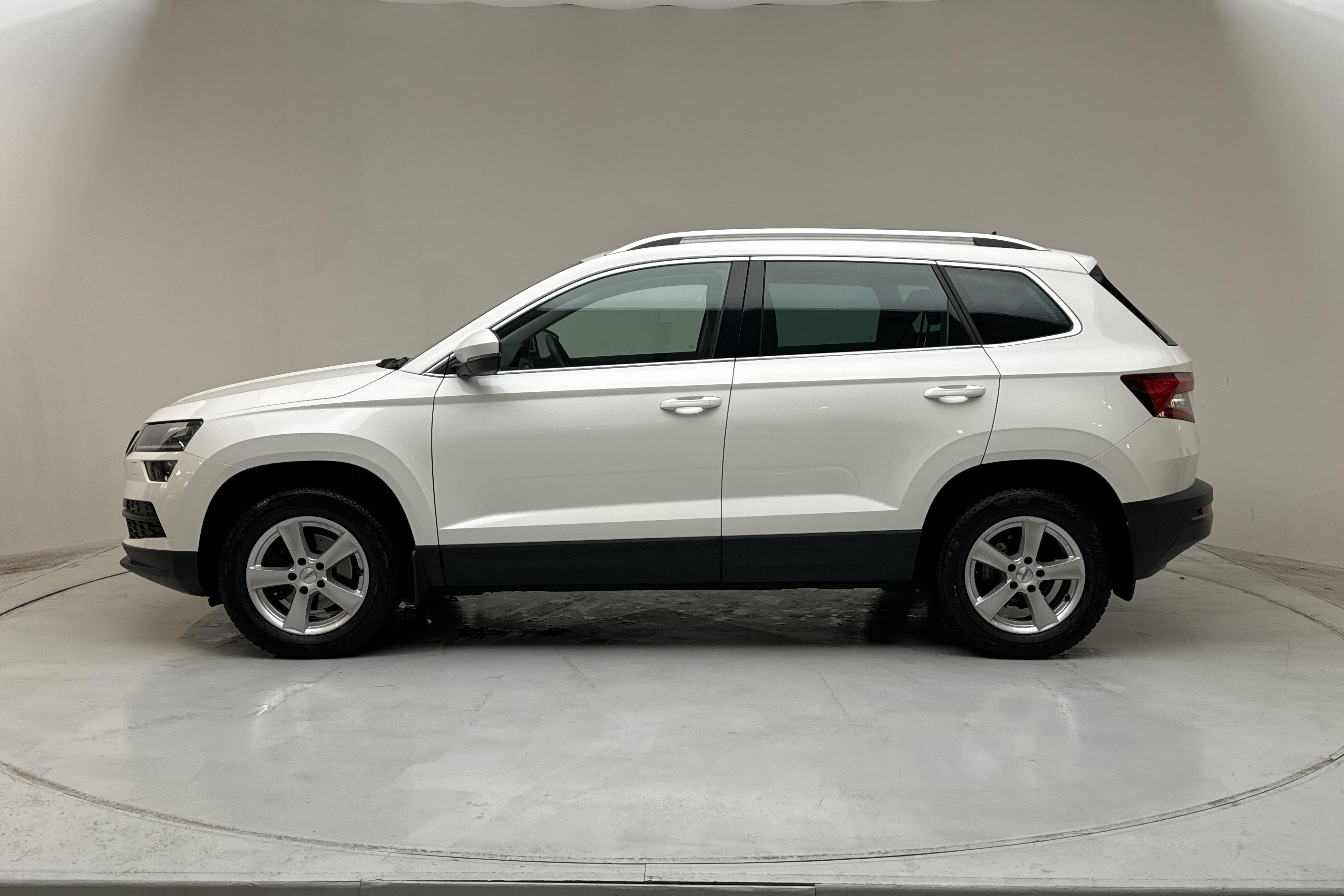 Skoda Karoq 2.0 TDI 116hk - 4 339 mil - Manuell - vit - 2021