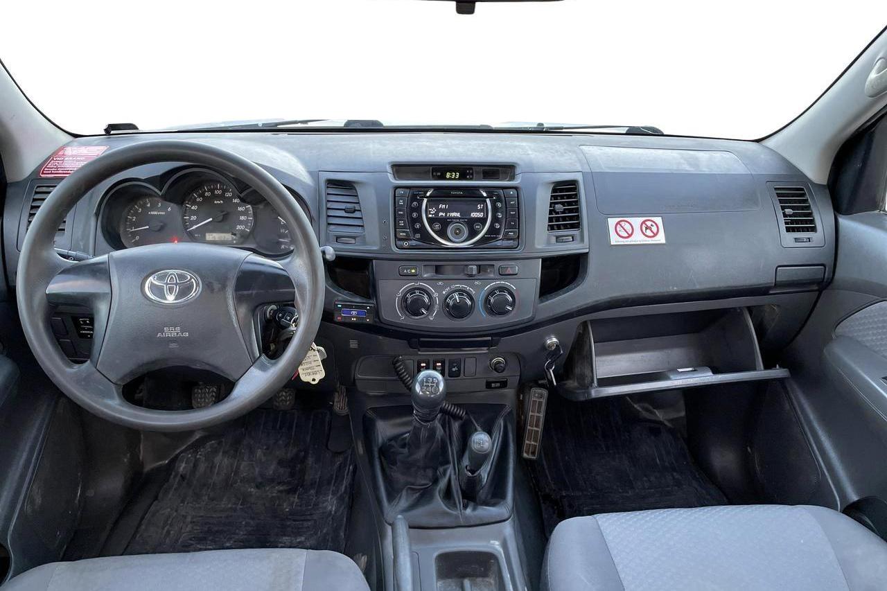 Toyota Hilux 2.5 D-4D 4WD (144hk) - 115 100 km - Manualna - biały - 2013