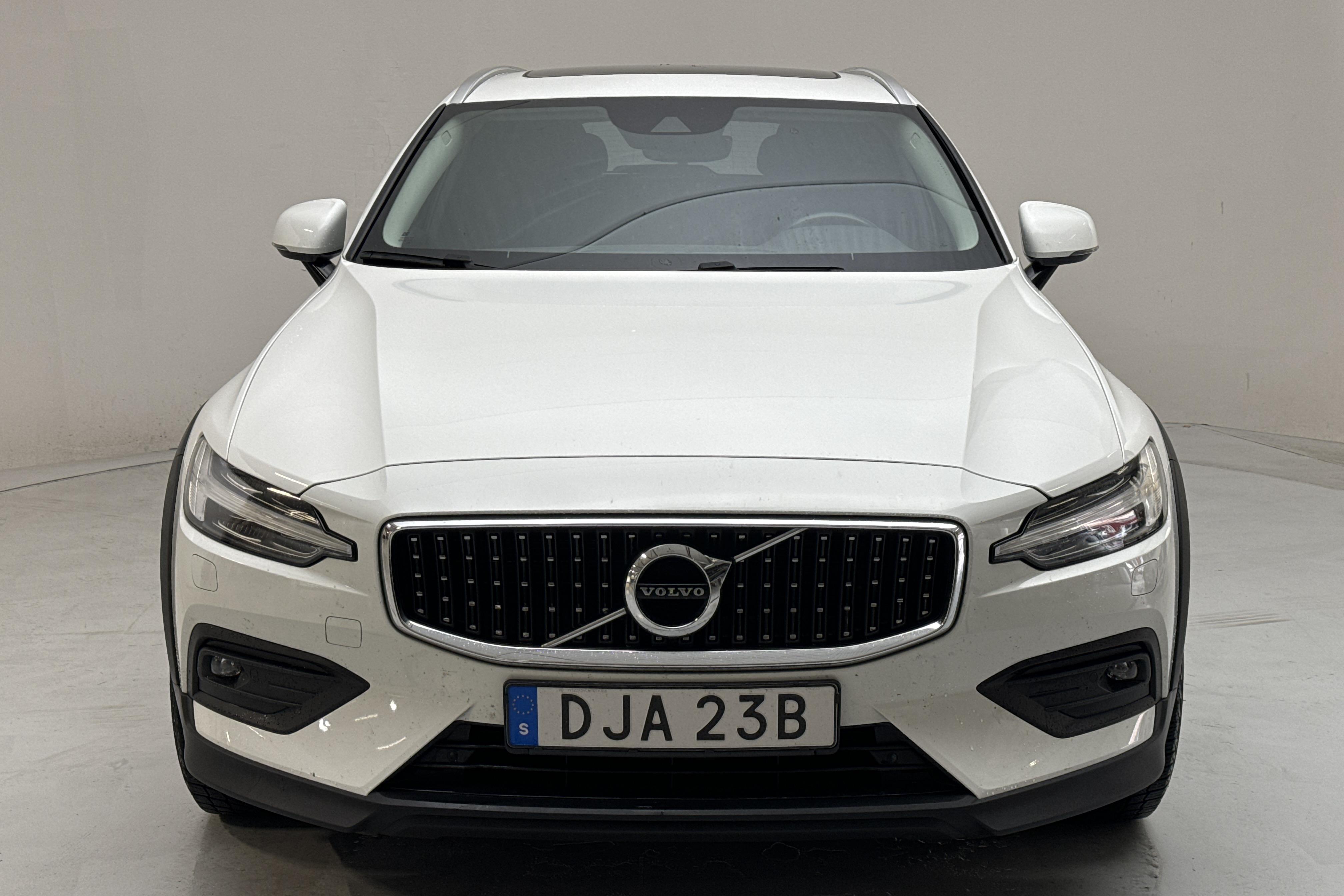 Volvo V60 B4 Cross Country AWD Mildhybrid, Diesel (197hk) - 73 500 km - Automatic - white - 2021