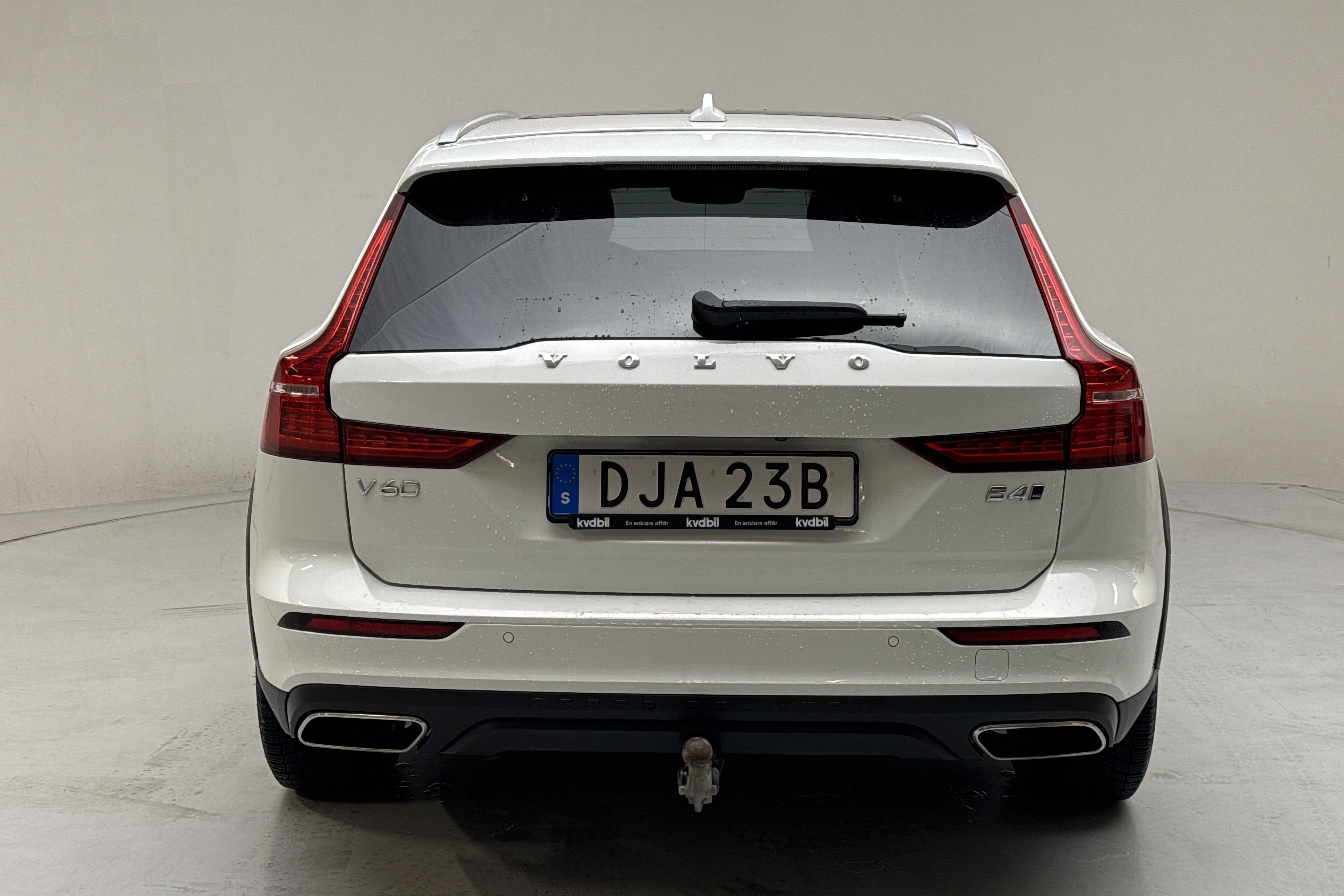 Volvo V60 B4 Cross Country AWD Mildhybrid, Diesel (197hk) - 73 500 km - Automatyczna - biały - 2021