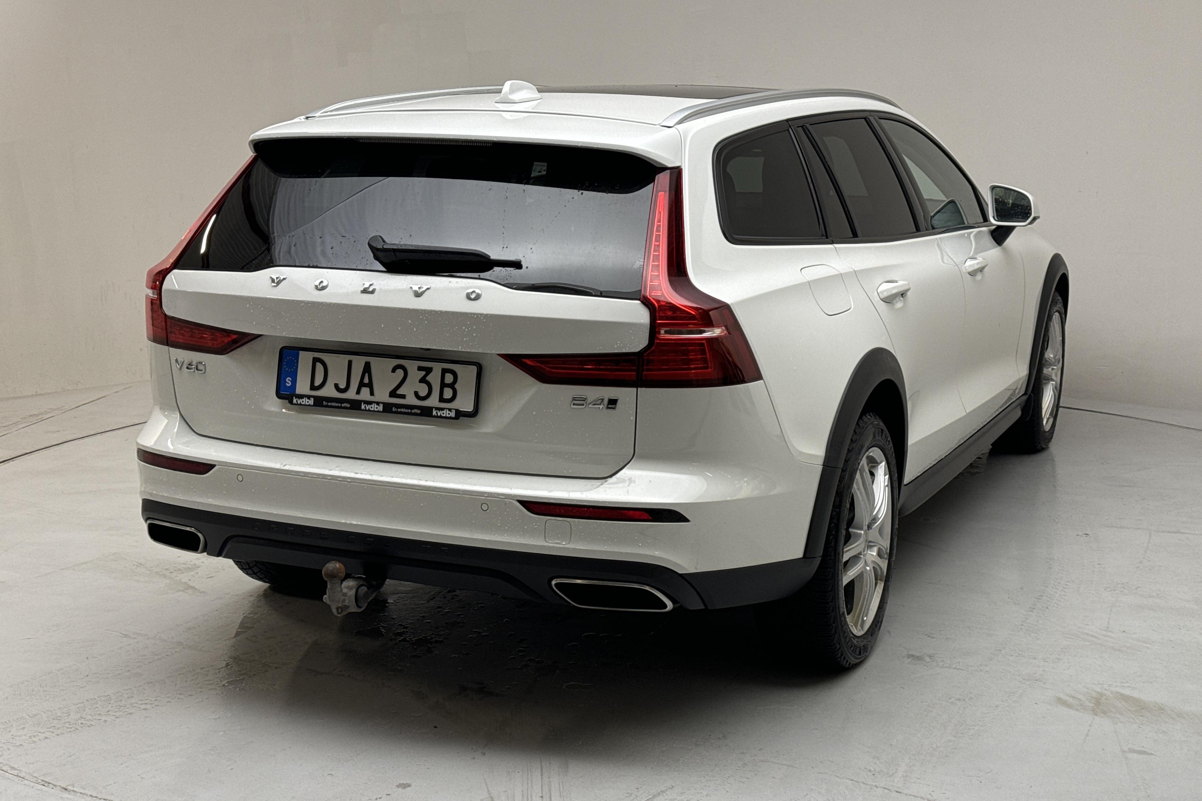 Volvo V60 B4 Cross Country AWD Mildhybrid, Diesel (197hk) - 73 500 km - Automatic - white - 2021