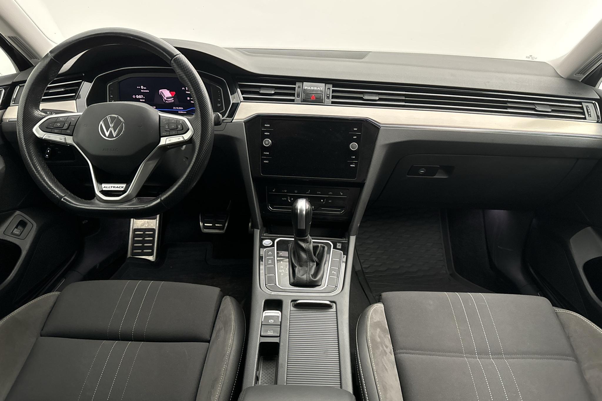 VW Passat Alltrack 2.0 TDI Sportscombi 4Motion (190hk) - 8 589 mil - Automat - svart - 2021