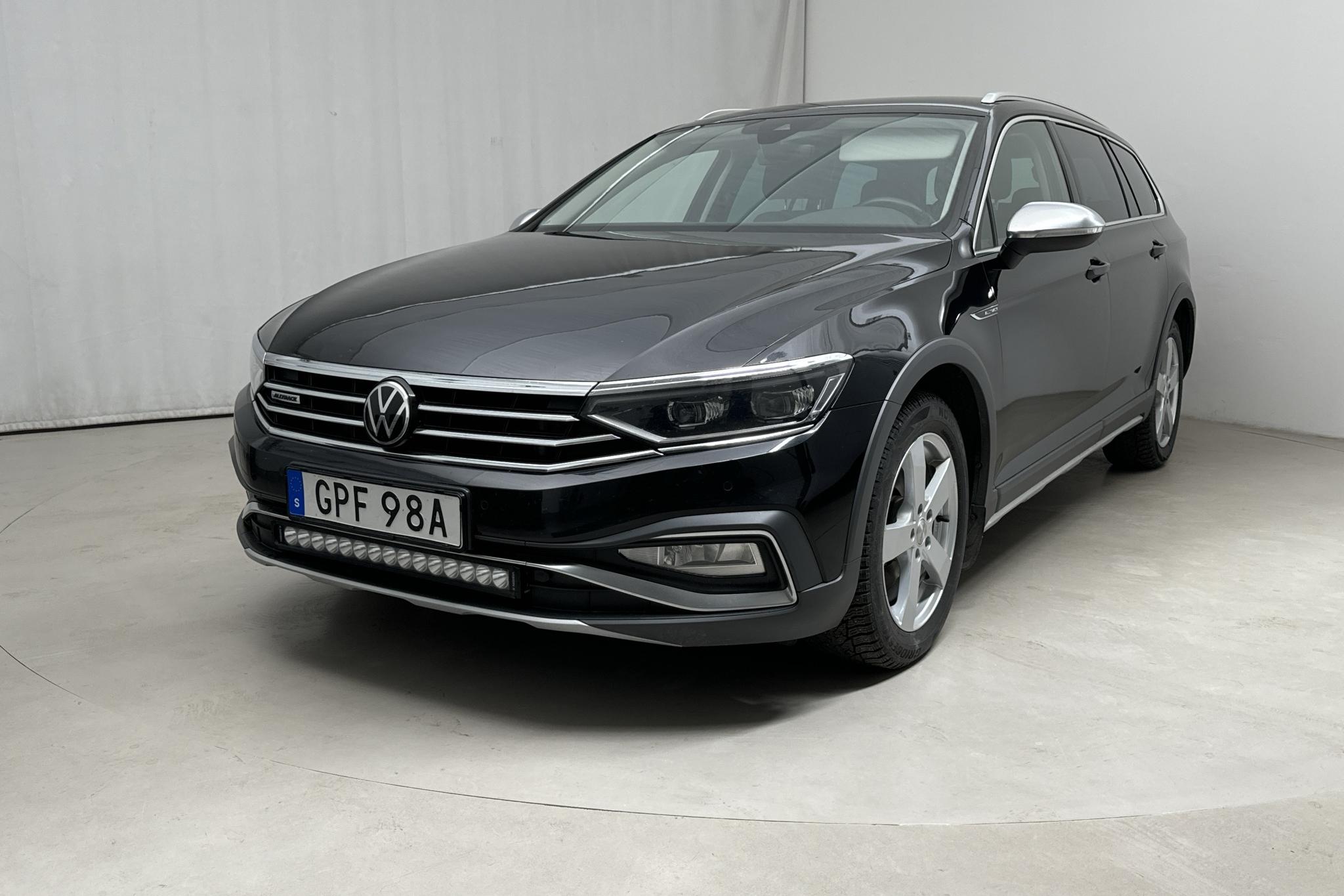 VW Passat Alltrack 2.0 TDI Sportscombi 4Motion (190hk) - 8 589 mil - Automat - svart - 2021