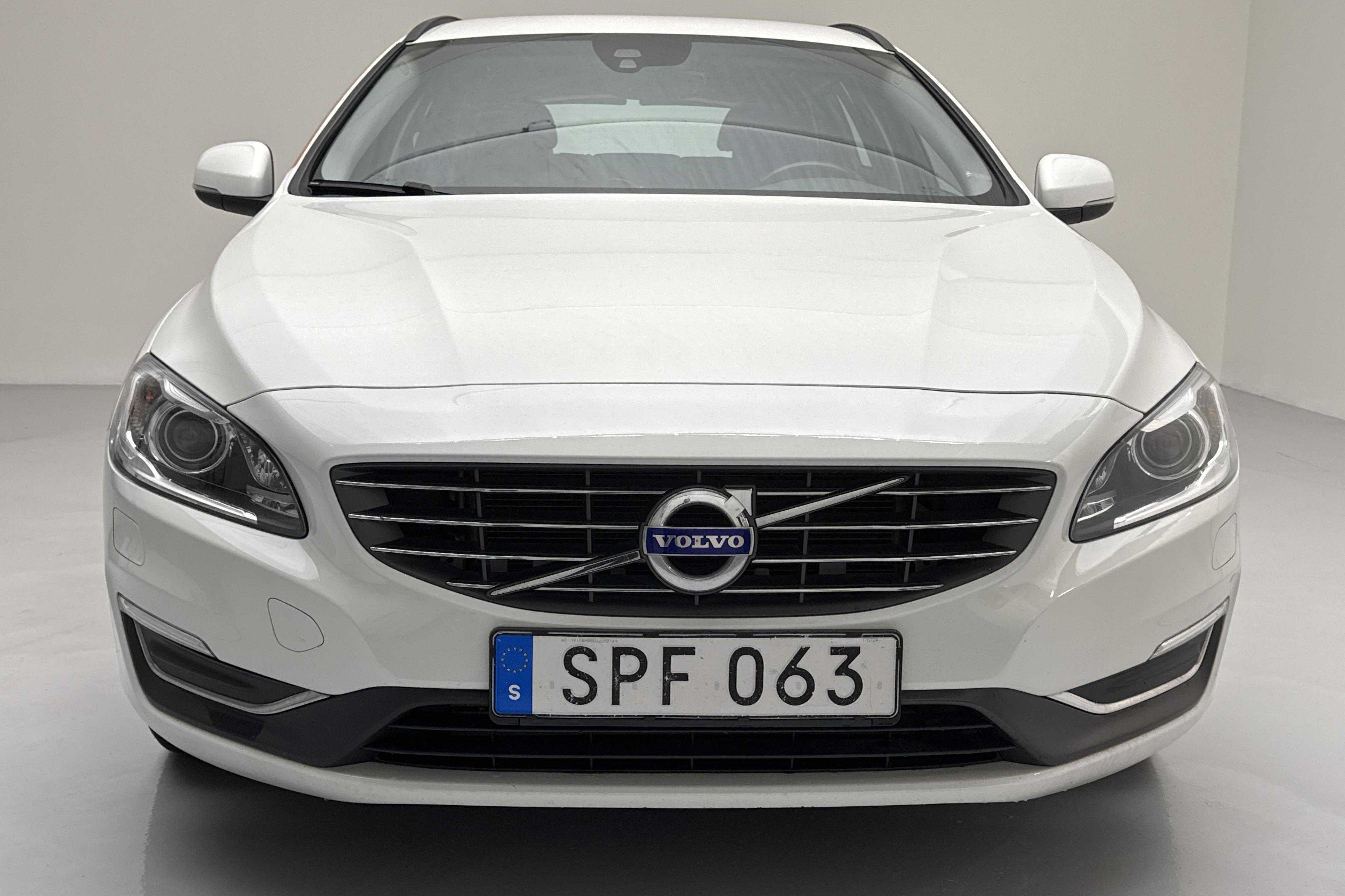 Volvo V60 D4 (190hk) - 11 430 mil - Automat - vit - 2018