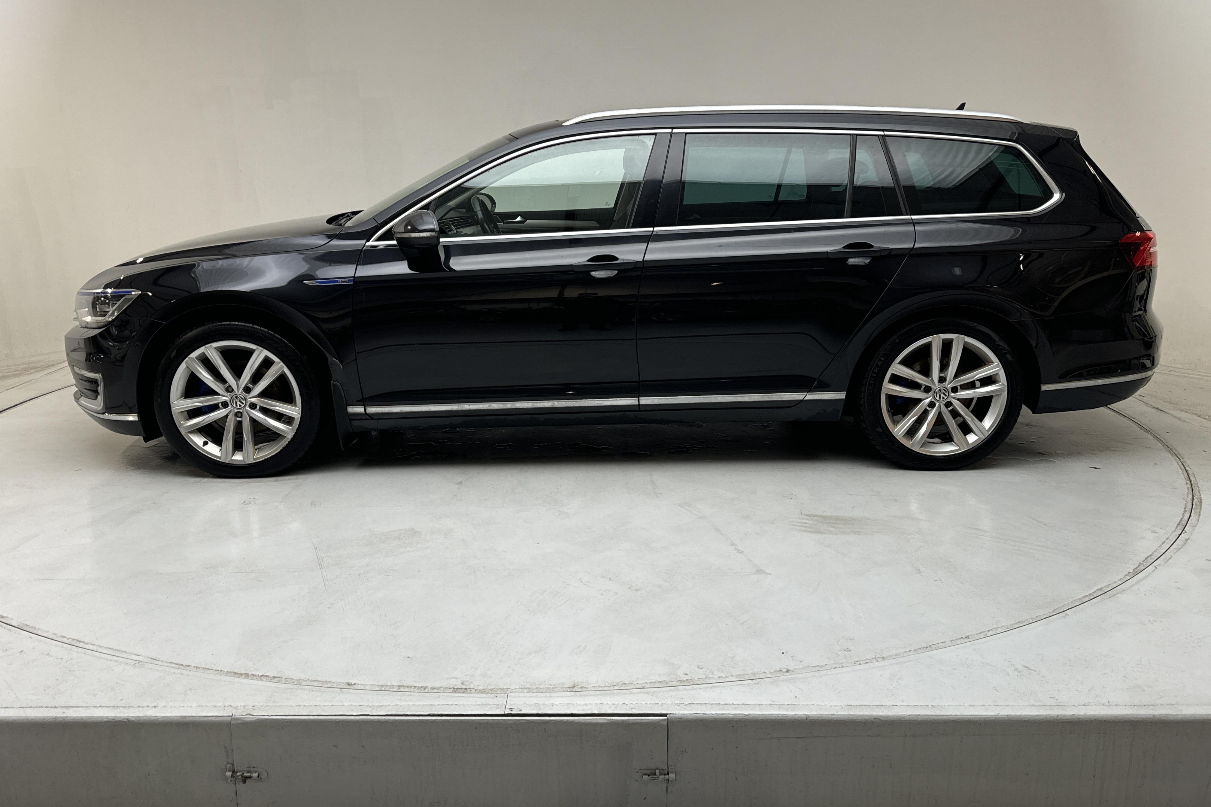 VW Passat 1.4 Plug-in-Hybrid Sportscombi (218hk) - 237 190 km - Automatic - black - 2016