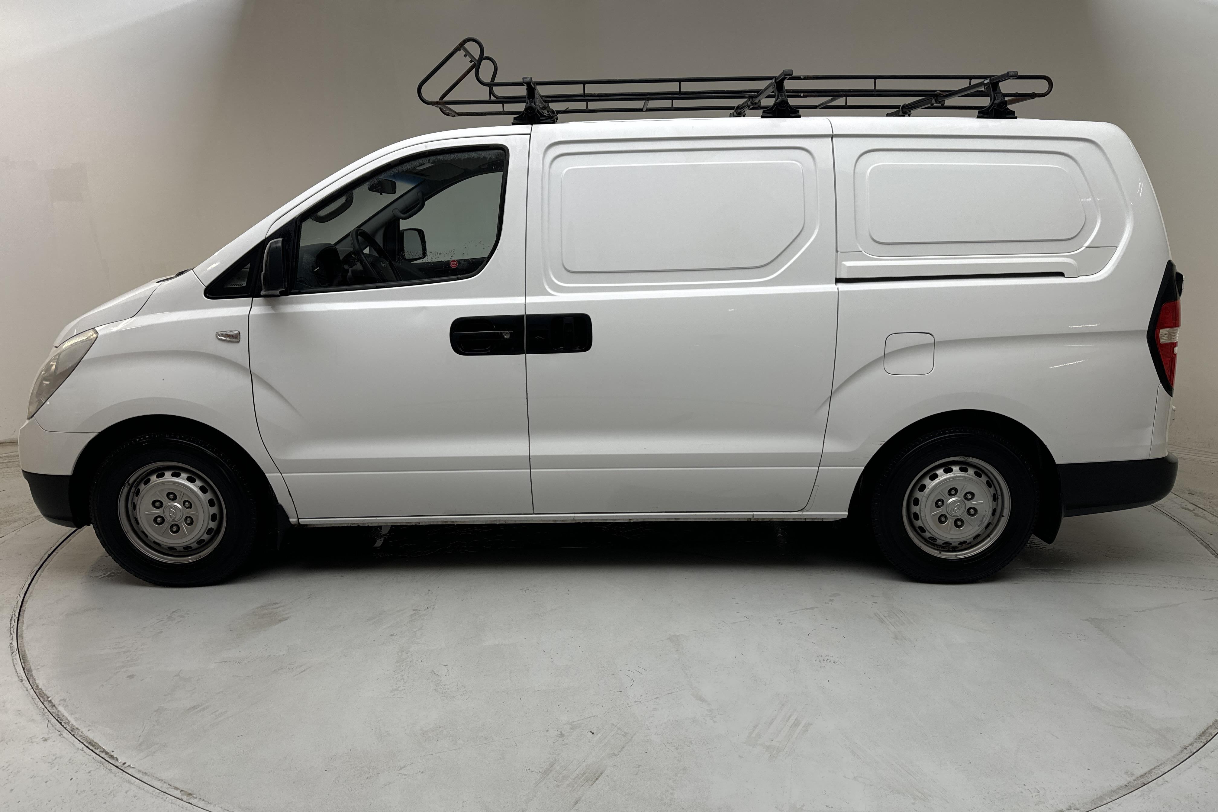 Hyundai H-1 2.5 CRDi Skåp (170hk) - 18 978 mil - Manuell - vit - 2008