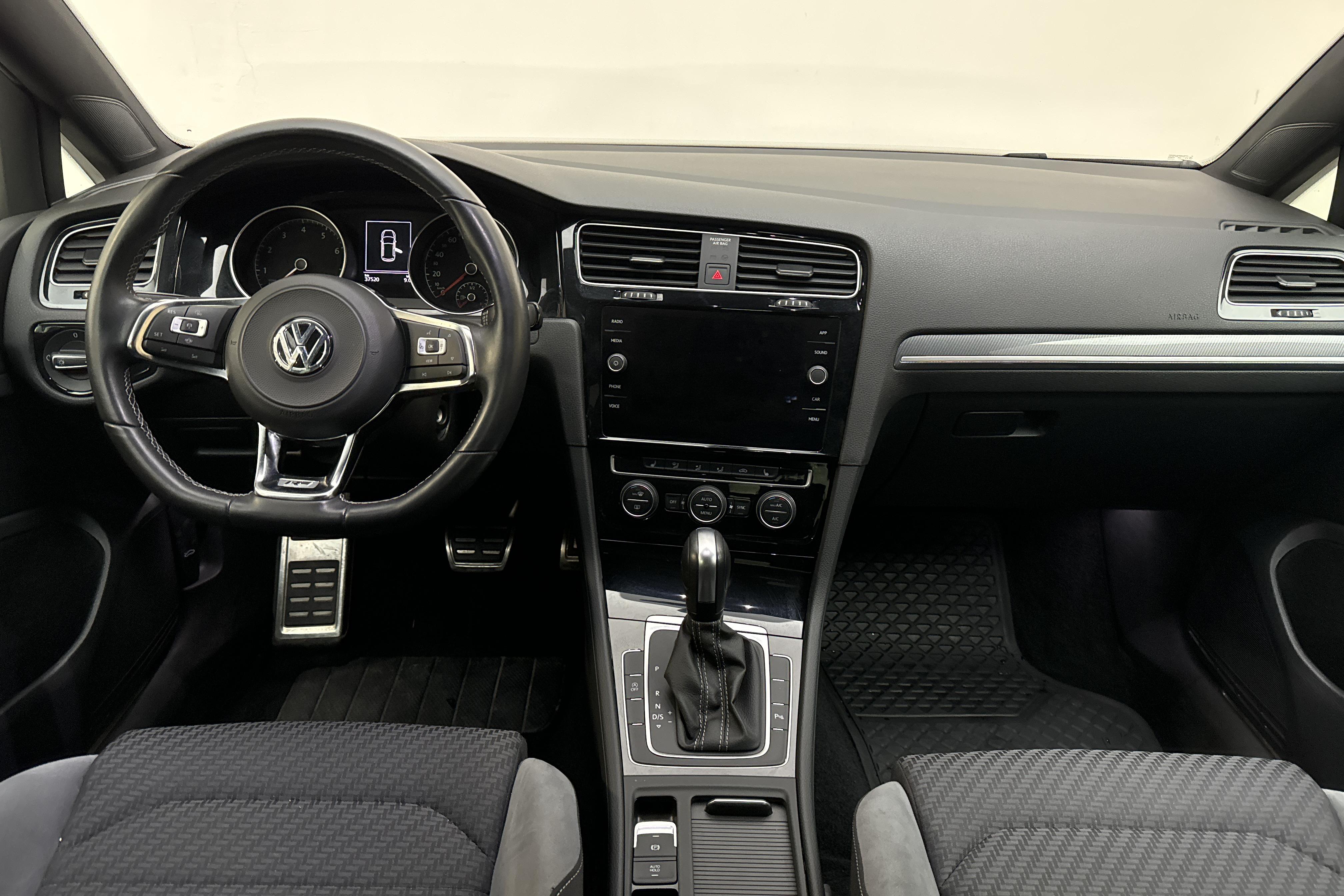 VW Golf VII 1.5 TSI 5dr (150hk) - 37 520 km - Automatyczna - biały - 2020