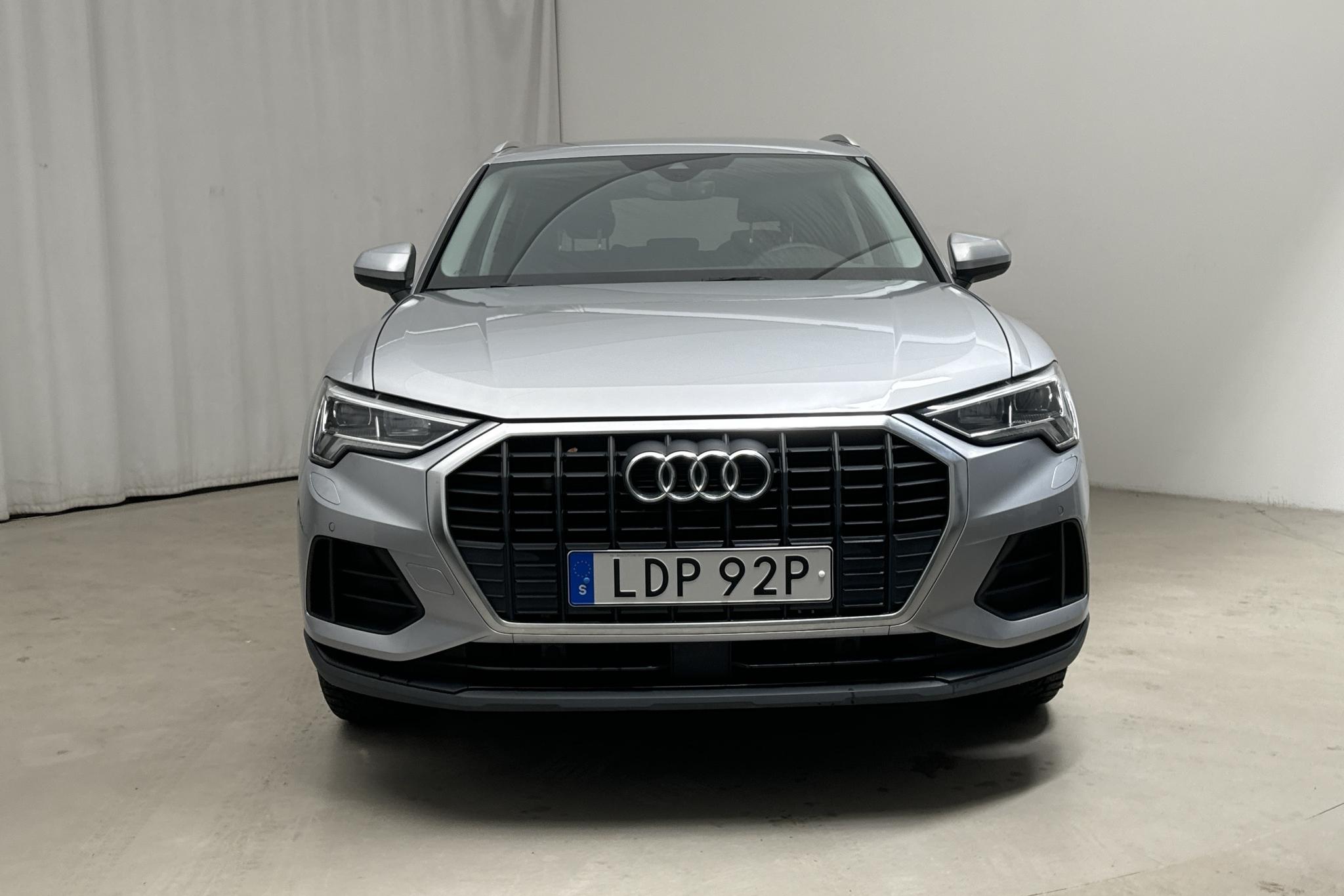 Audi Q3 45 TFSI e (245hk) - 5 955 mil - Automat - silver - 2021