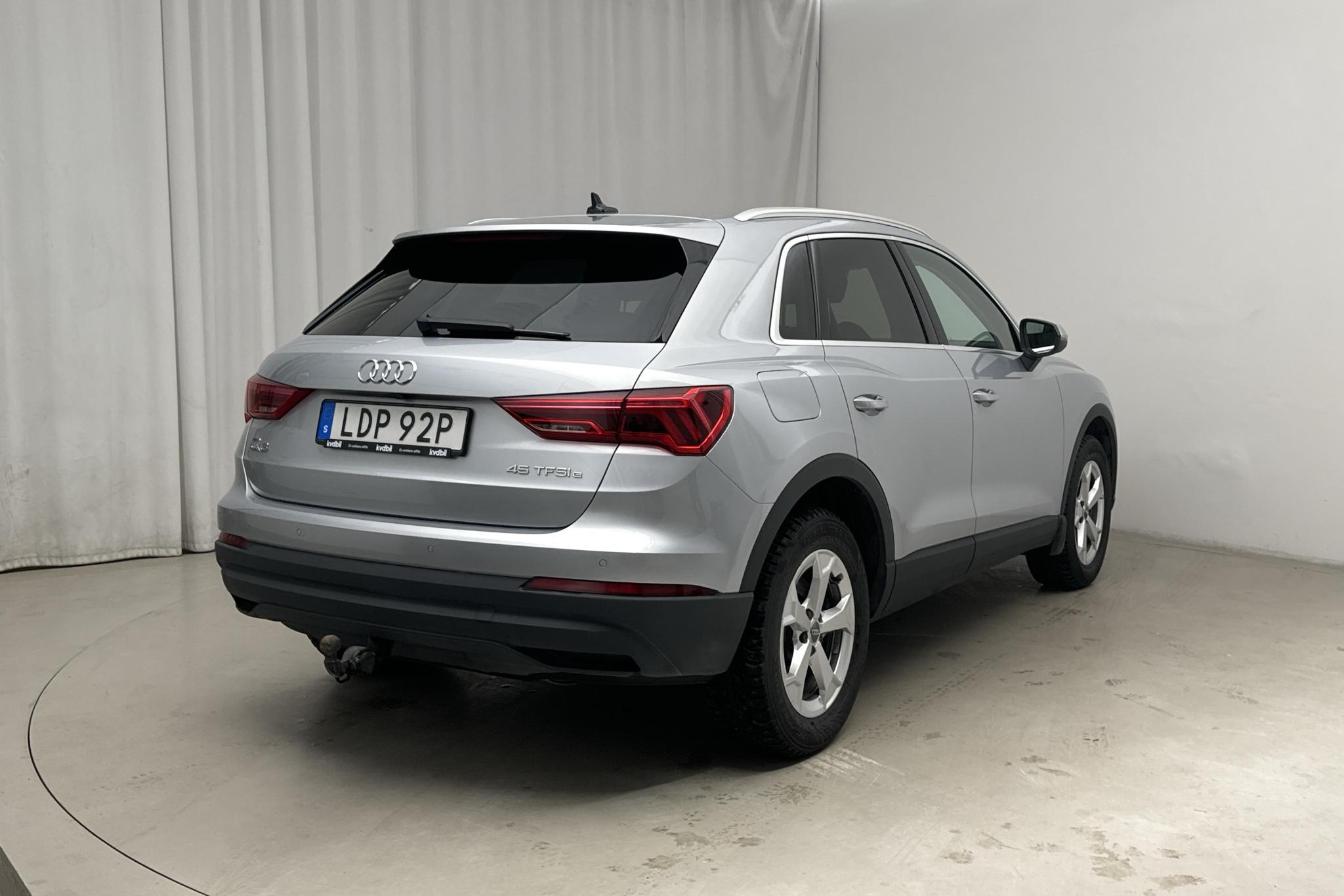 Audi Q3 45 TFSI e (245hk) - 5 955 mil - Automat - silver - 2021