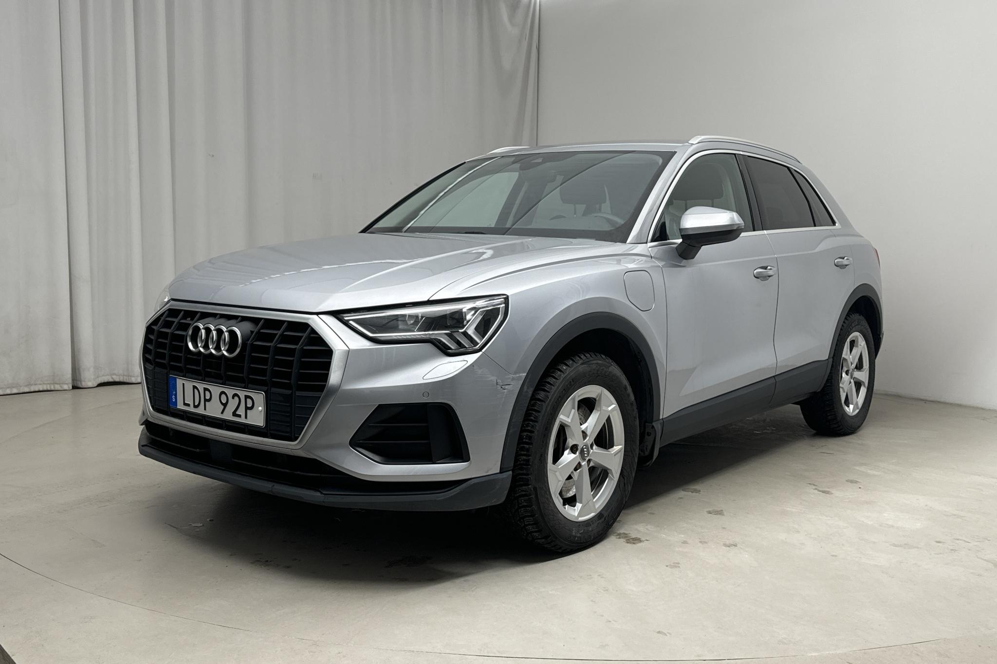 Audi Q3 45 TFSI e (245hk) - 5 955 mil - Automat - silver - 2021