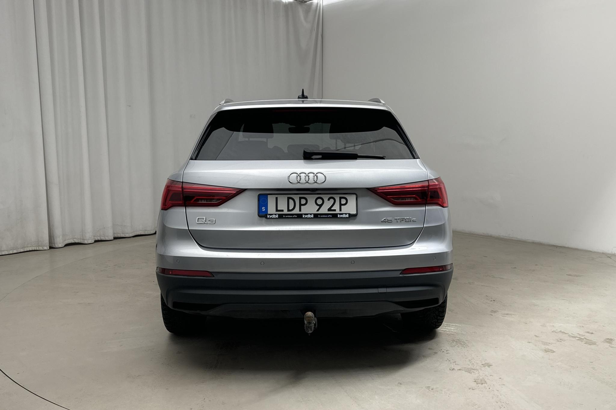 Audi Q3 45 TFSI e (245hk) - 5 955 mil - Automat - silver - 2021