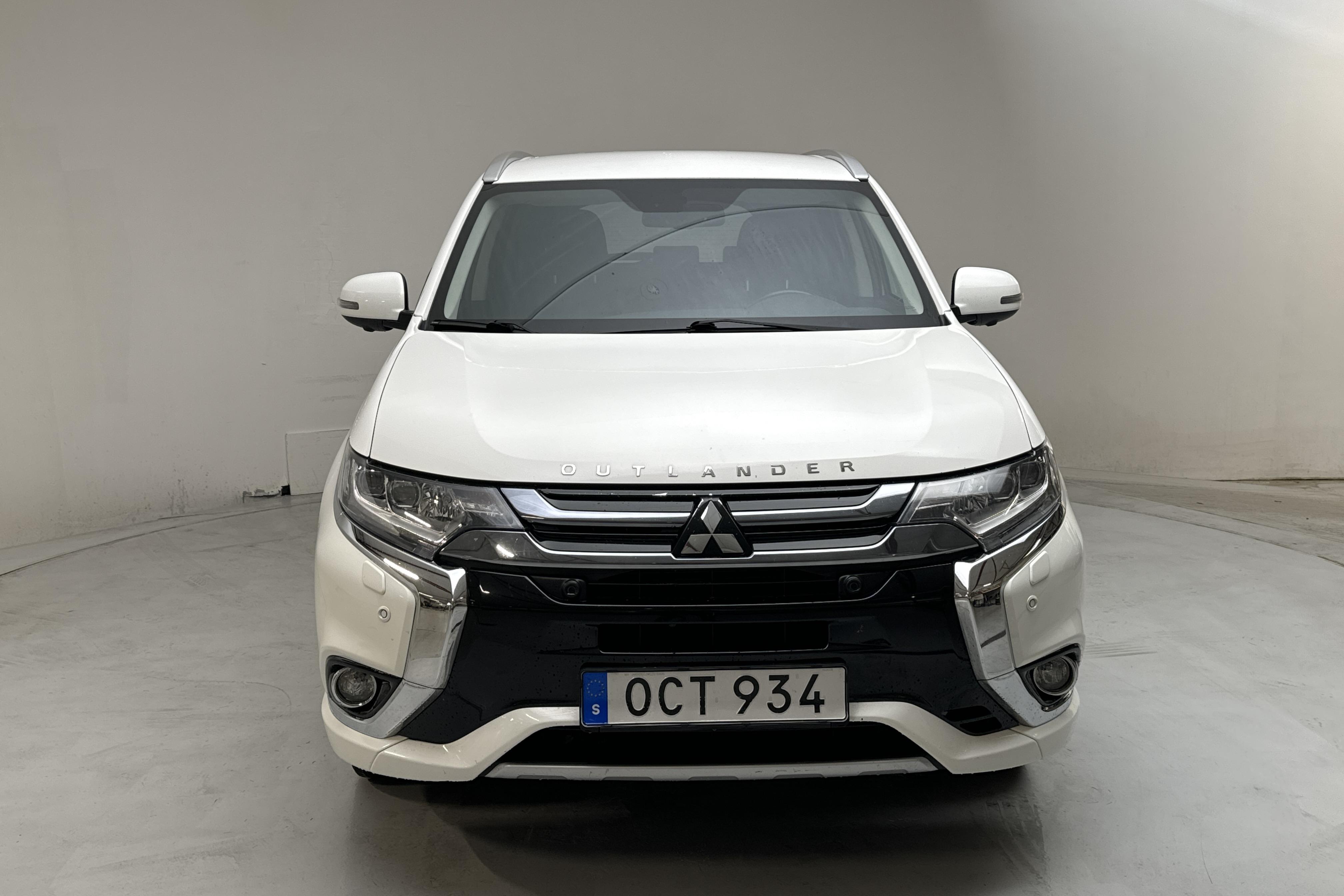 Mitsubishi Outlander 2.0 Plug-in Hybrid 4WD (121hk) - 154 630 km - Automatyczna - biały - 2016