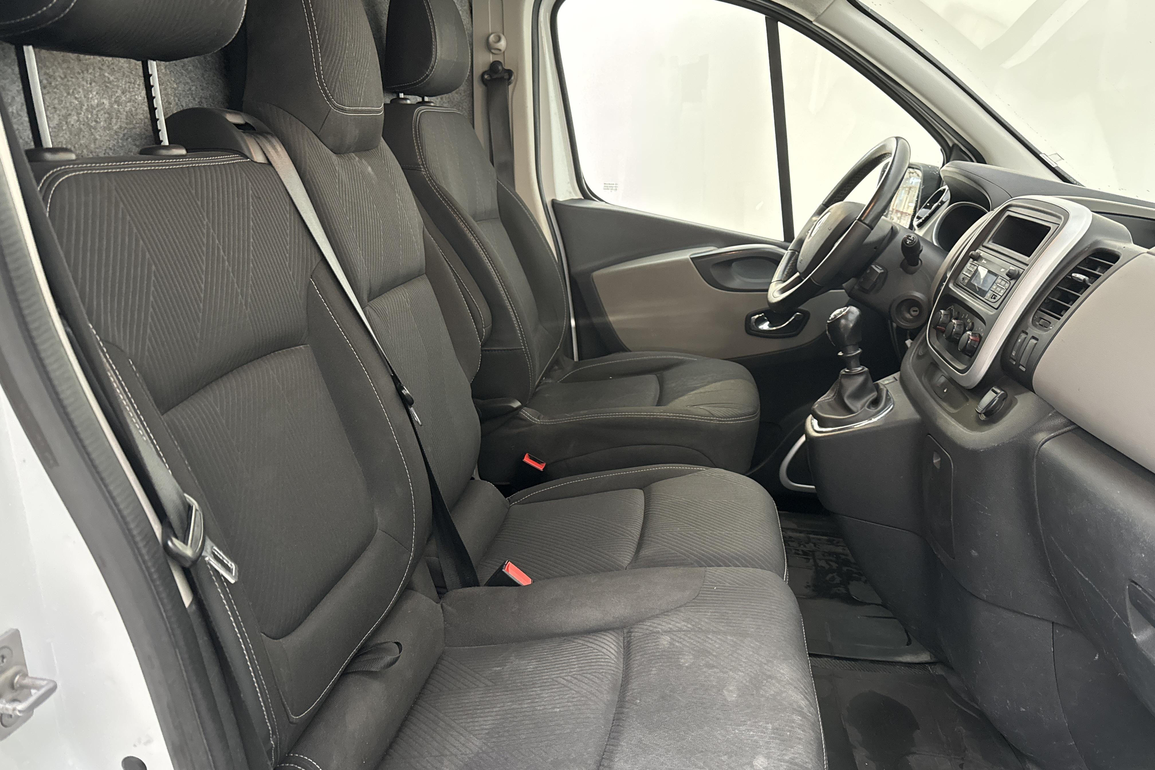 Renault Trafic 1.6 dCi Skåp (125hk) - 124 810 km - Manualna - biały - 2018