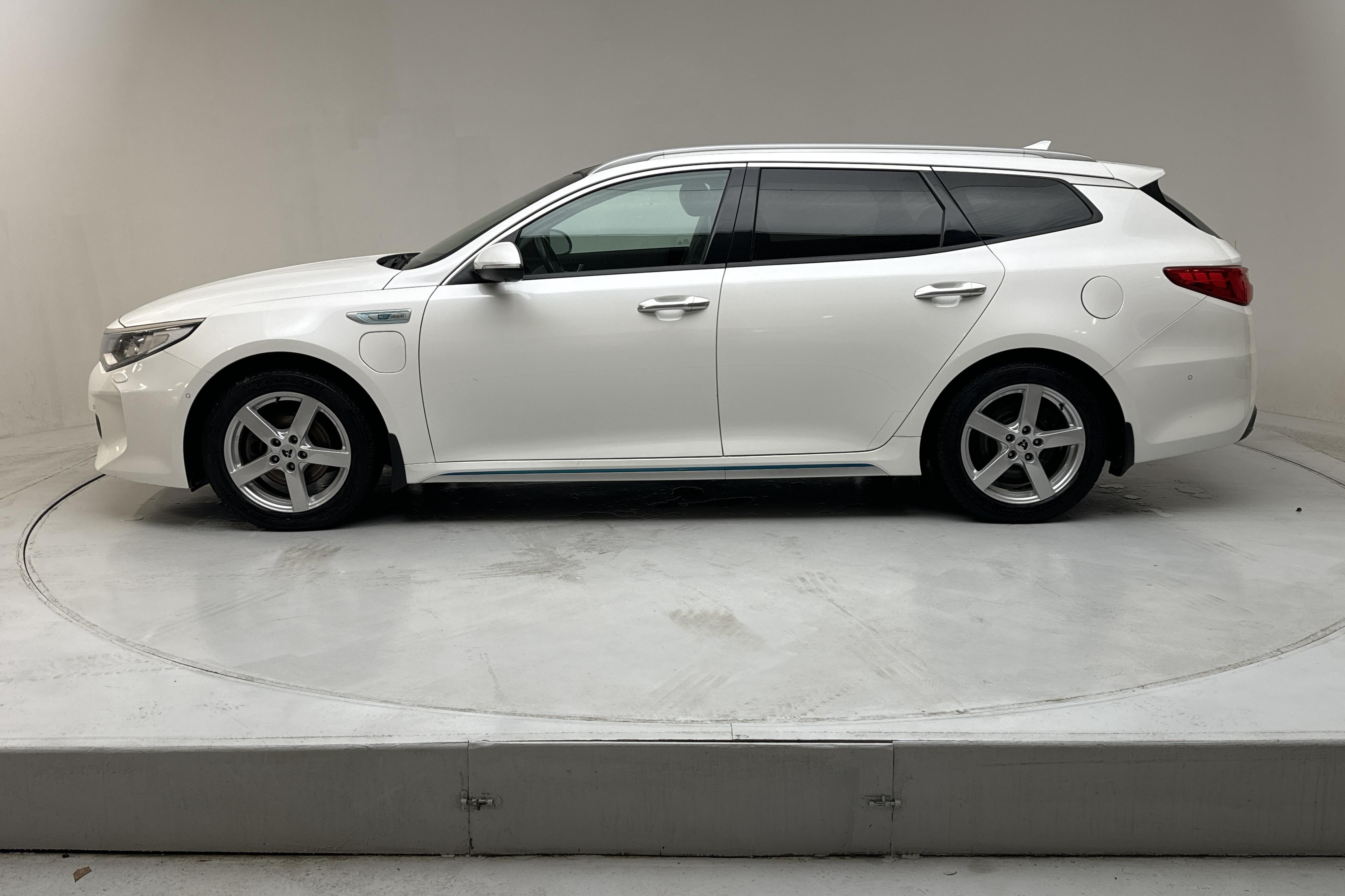 KIA Optima 2.0 GDi Plug-in Hybrid SW (205hk) - 97 740 km - Automatic - white - 2018