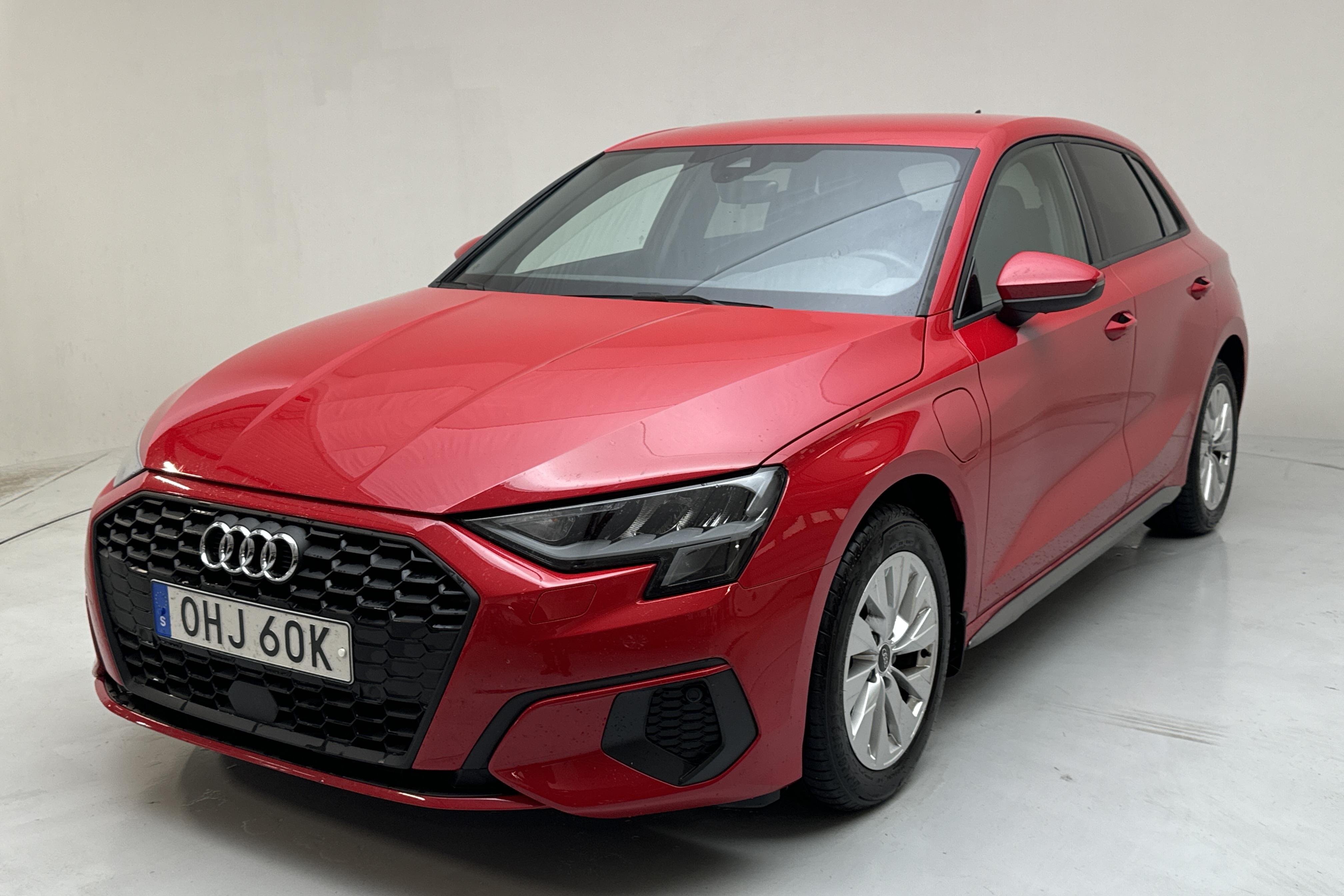 Audi A3 Sportback 40 TFSI e (204hk) - 24 160 km - Automaatne - punane - 2023