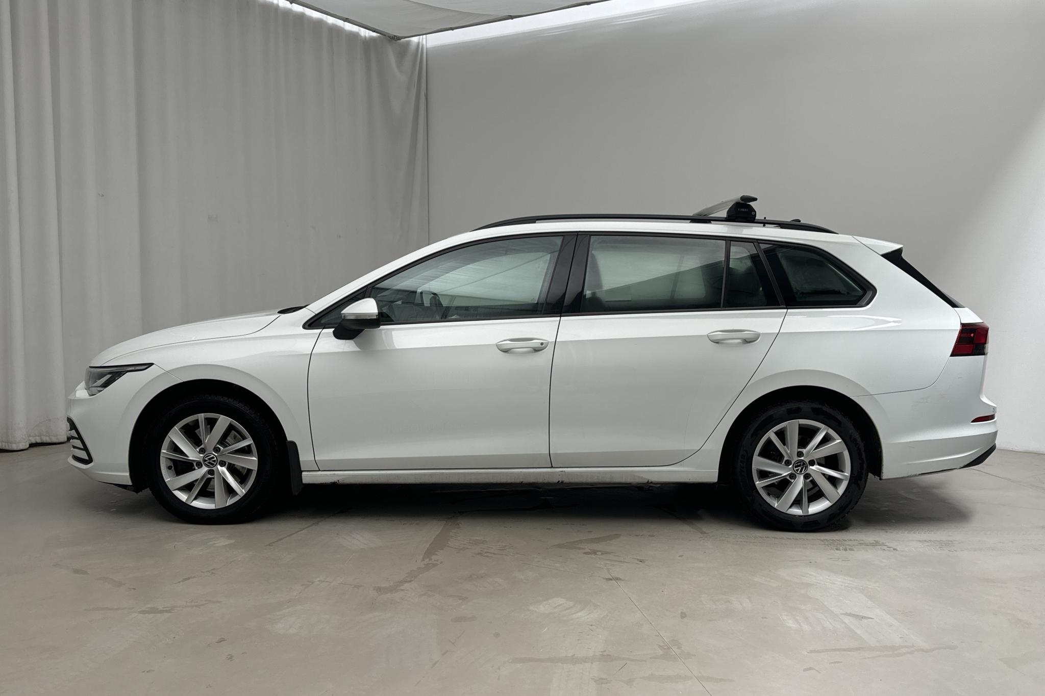 VW Golf VIII 2.0 TDI Sportscombi (115hk) - 118 290 km - Automatic - white - 2022