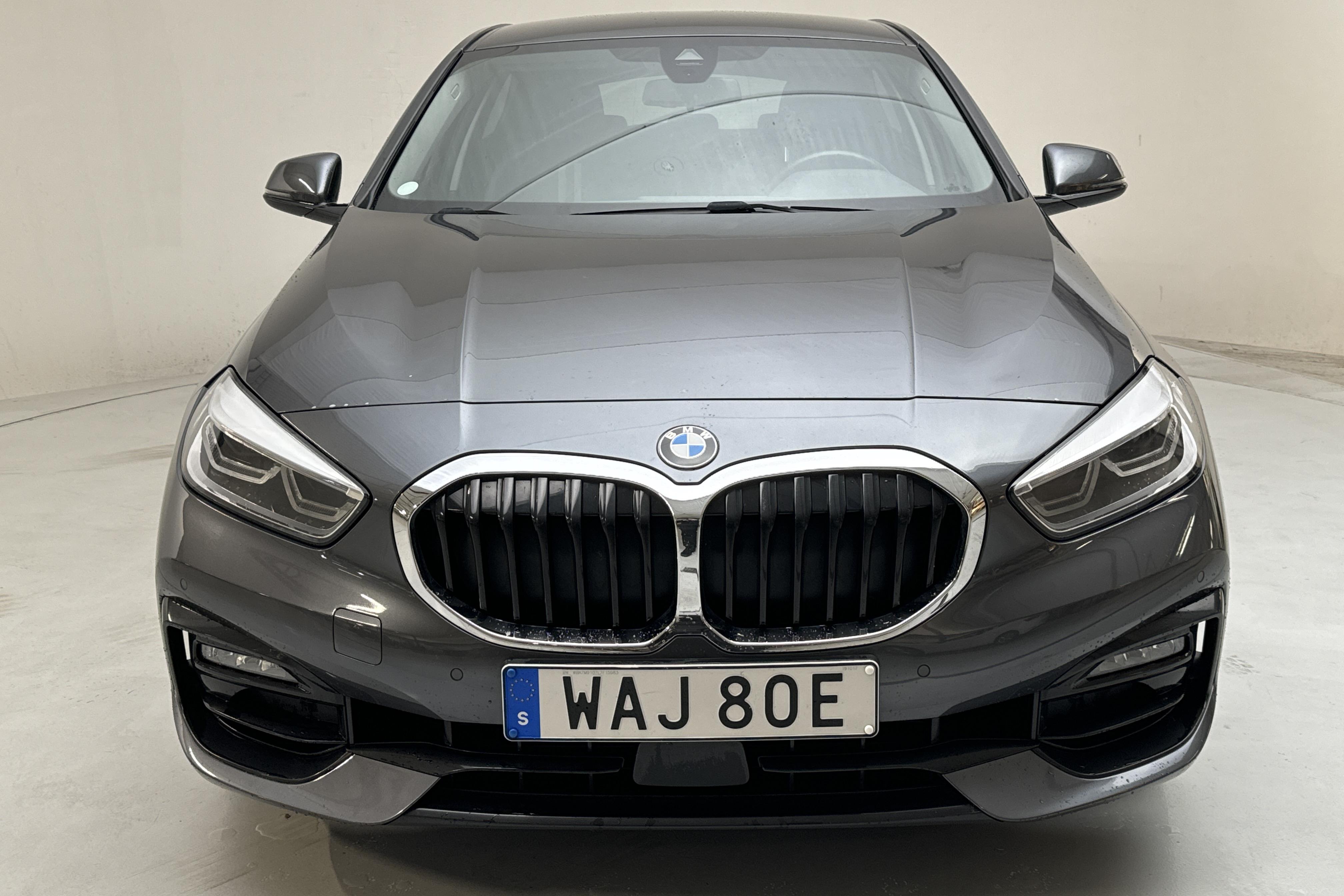 BMW 118d 5dr, F40 (150hk) - 50 750 km - Manuaalinen - harmaa - 2020