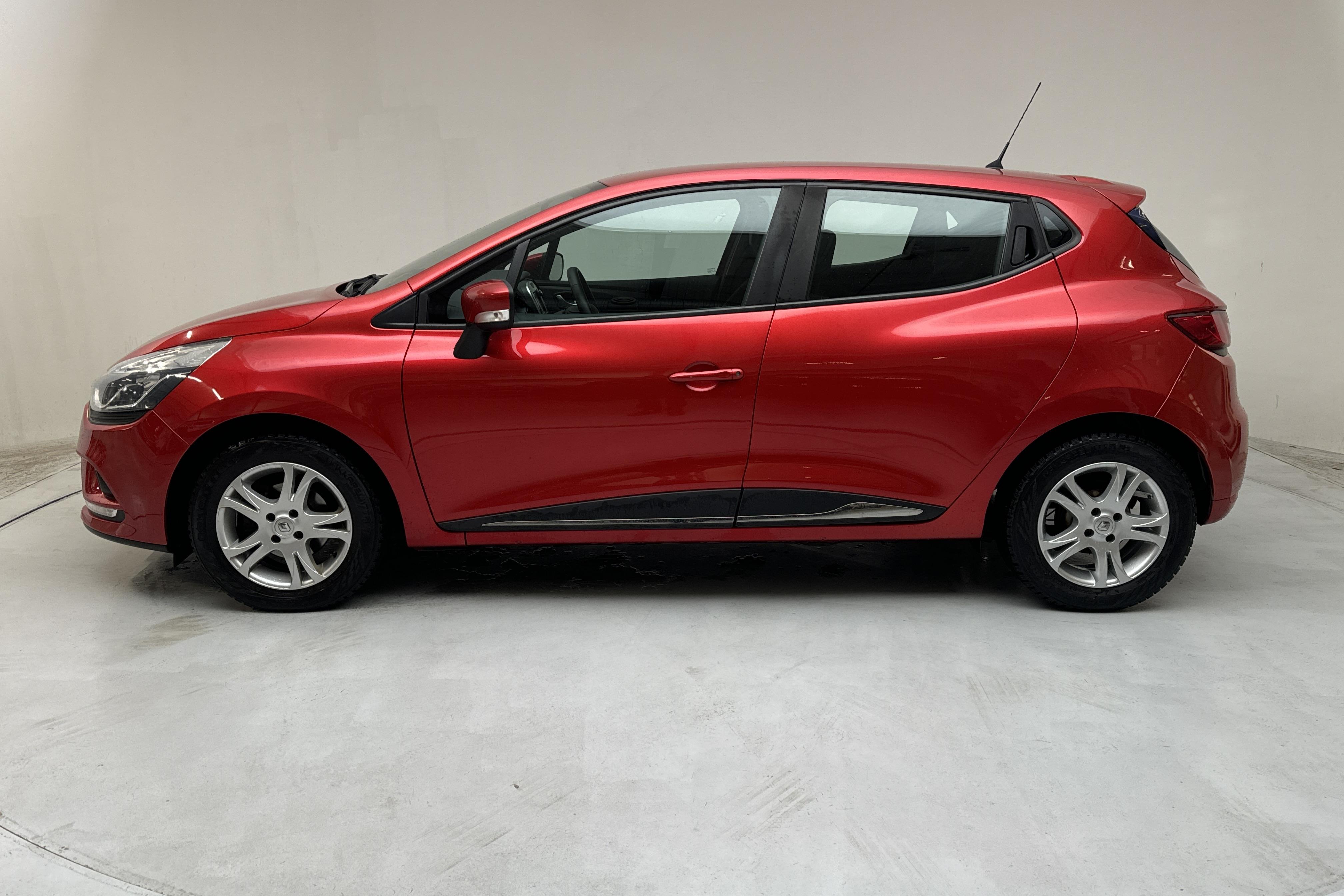 Renault Clio IV 0.9 TCe 90 5dr (90hk) - 125 020 km - Manualna - czerwony - 2018