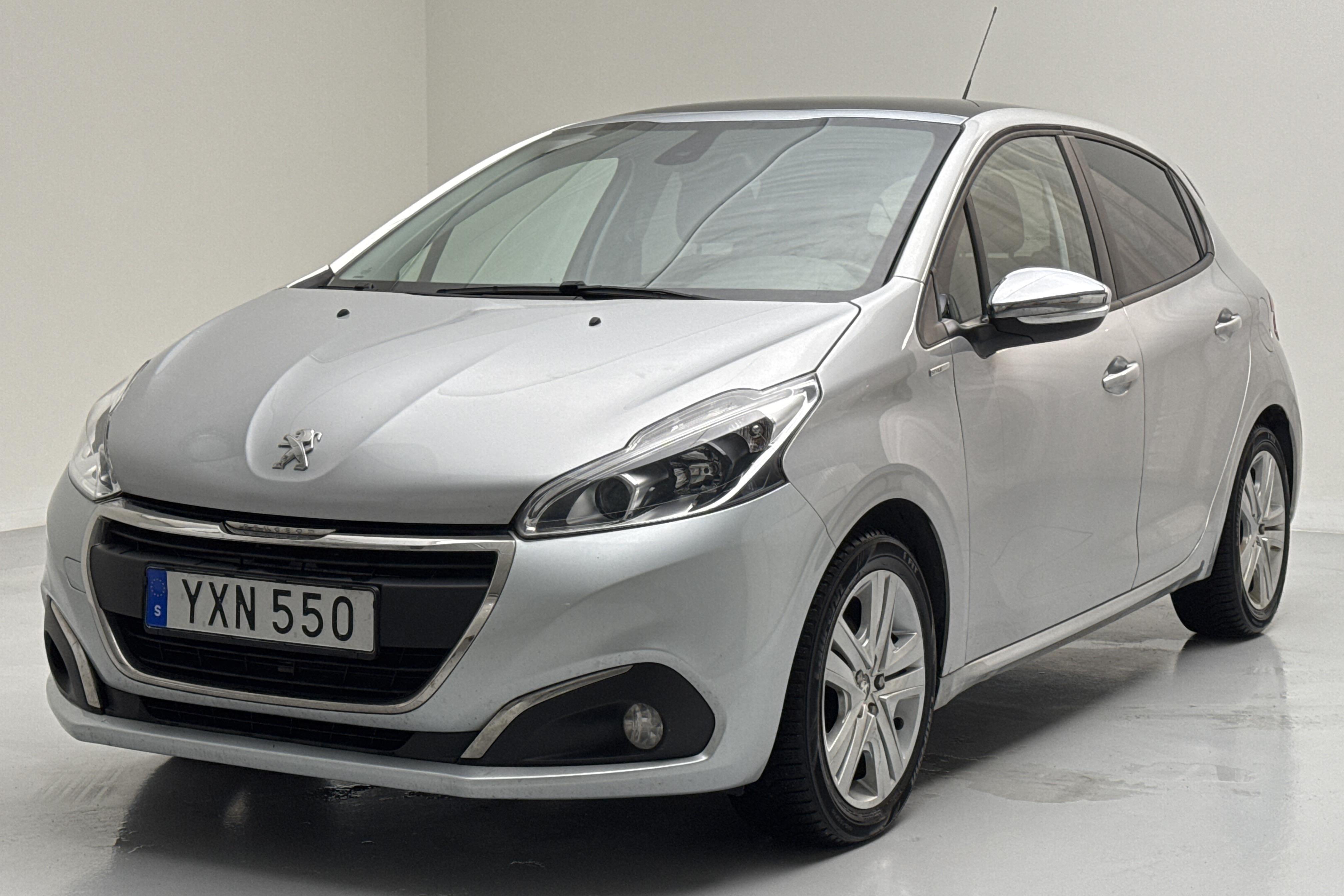 Peugeot 208 PureTech 5dr (82hk) - 78 880 km - Manualna - srebro - 2018