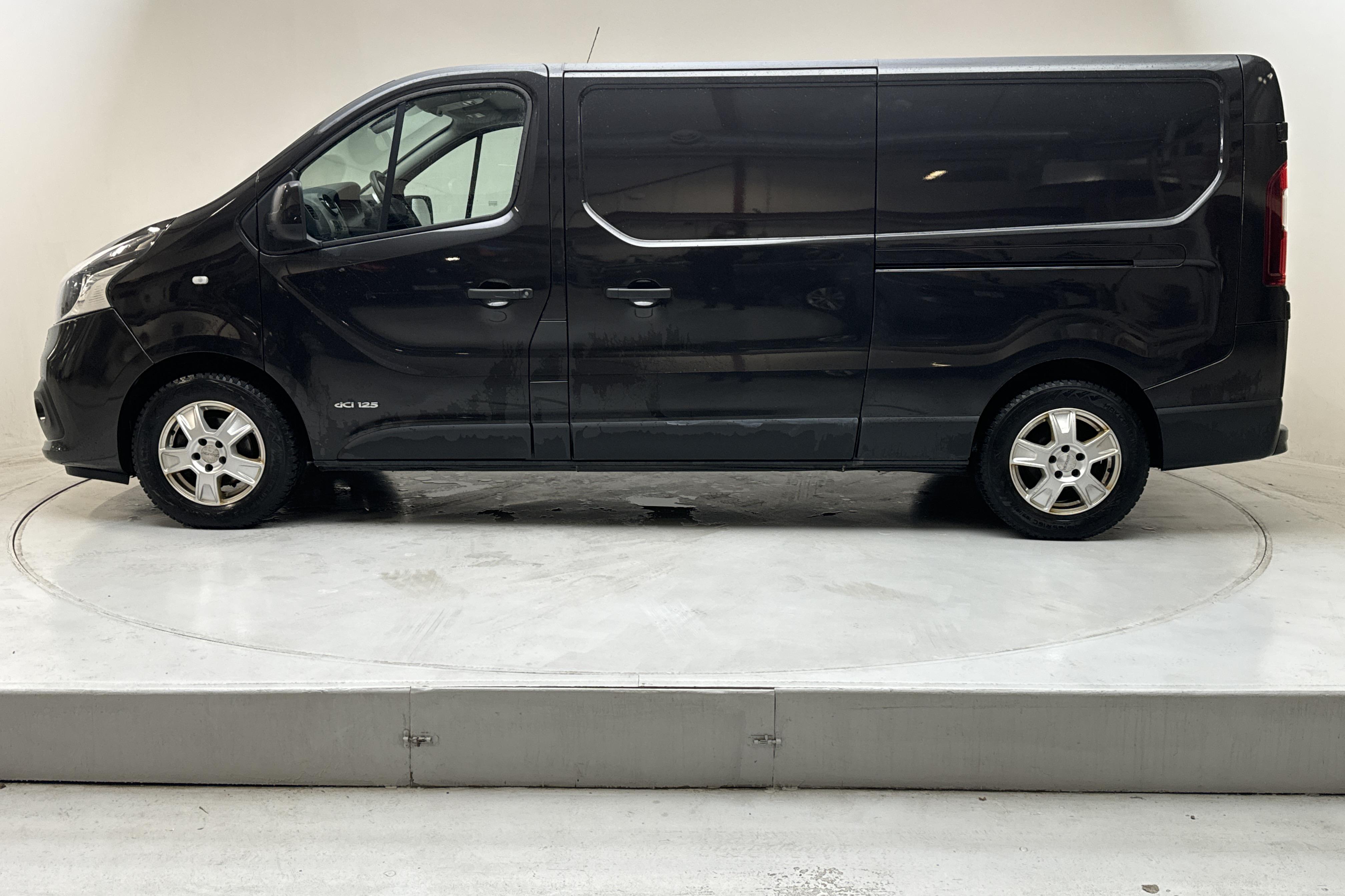 Nissan NV300 1.6 dCi (125hk) - 231 000 km - Käsitsi - must - 2019