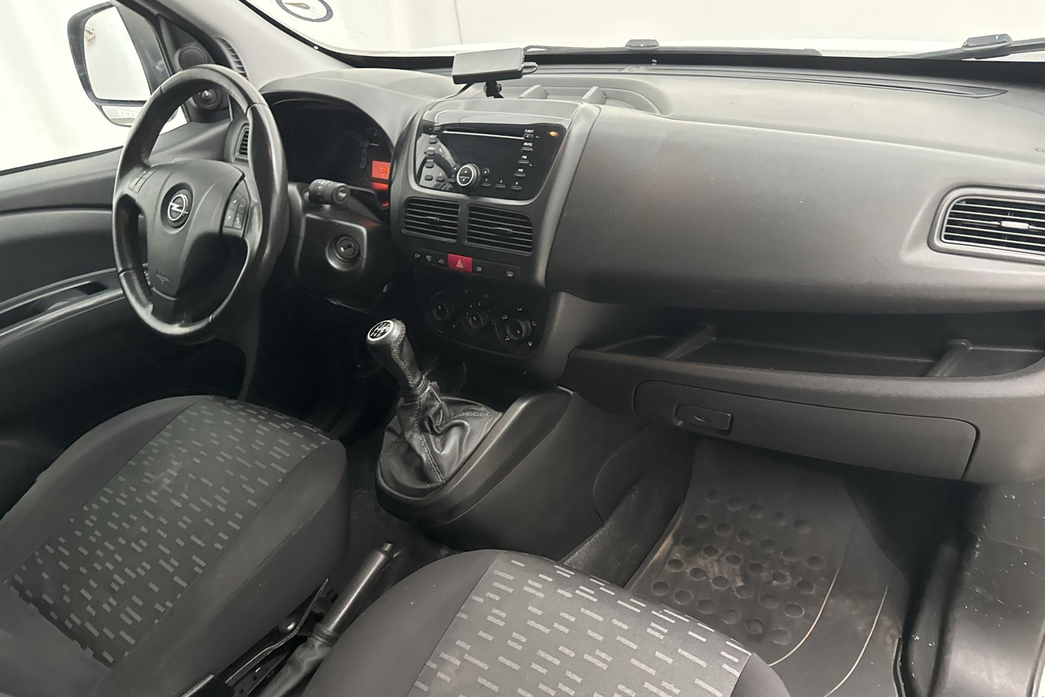 Opel Combo 1.3 CDTI Skåp (90hk) - 73 950 km - Manualna - biały - 2015