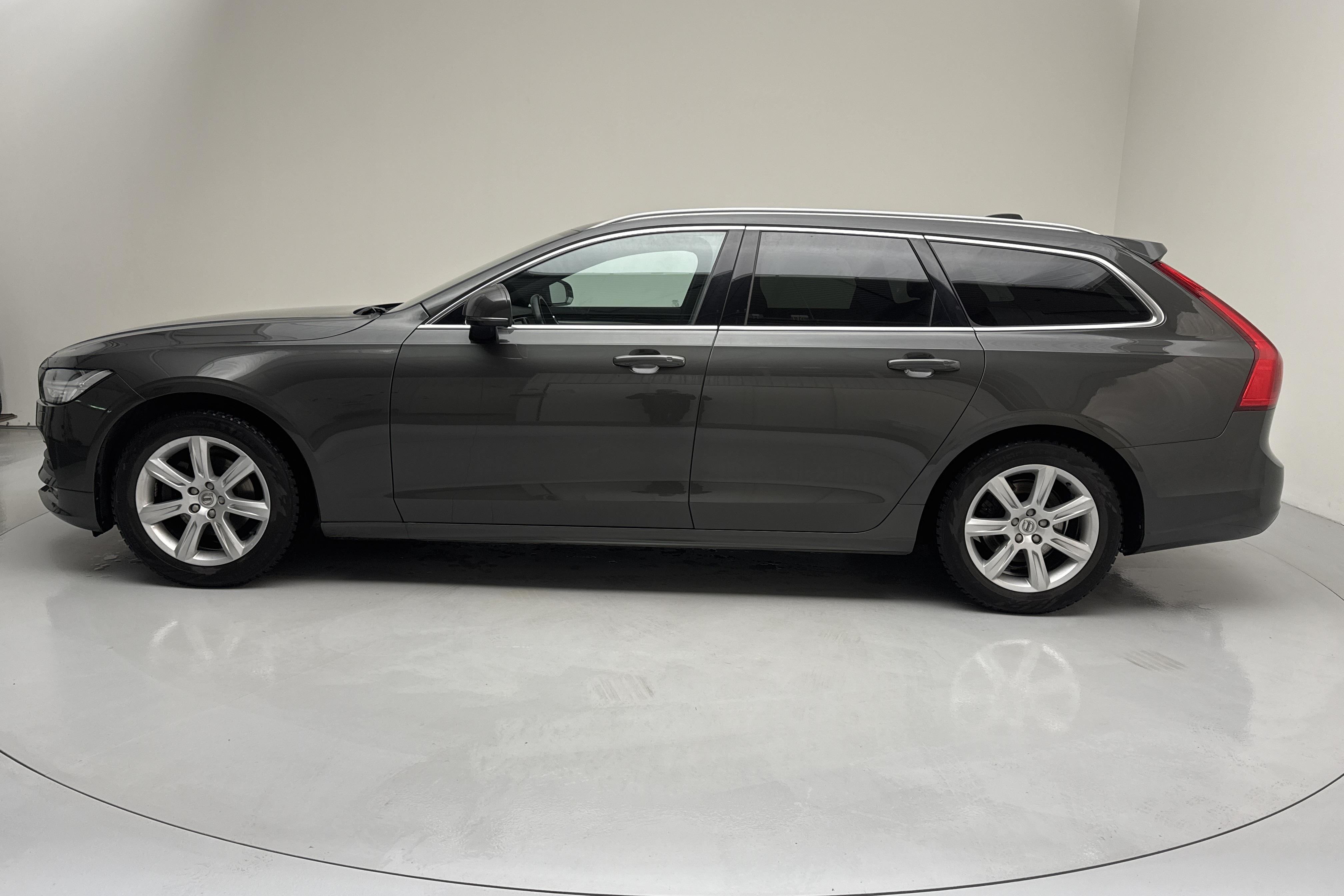 Volvo V90 D3 (150hk) - 118 250 km - Manualna - Dark Grey - 2019