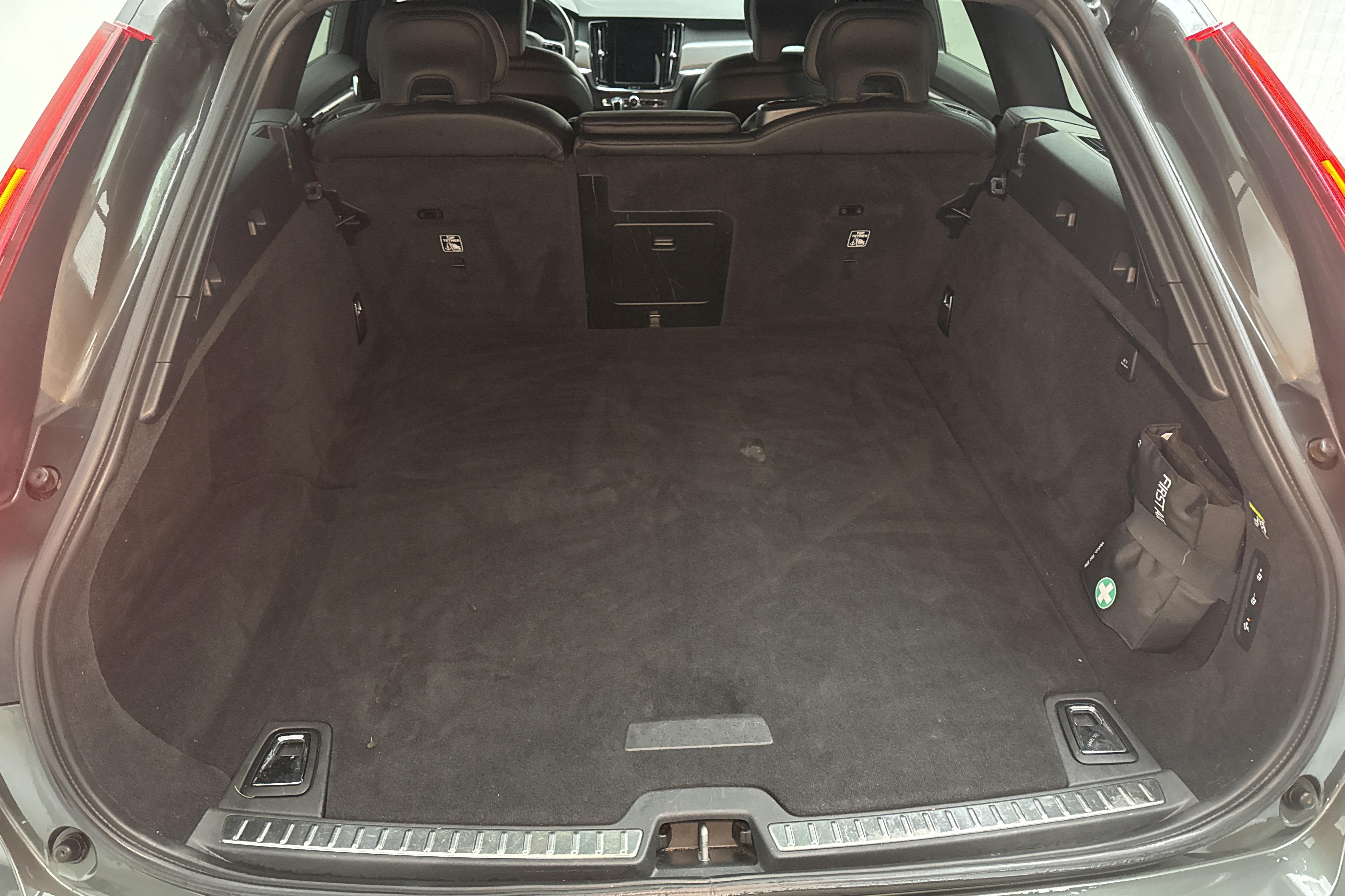 Volvo V90 D3 (150hk) - 118 250 km - Manualna - Dark Grey - 2019