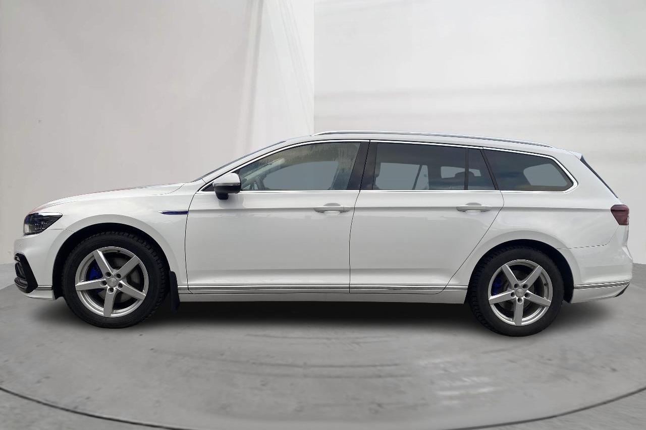 VW Passat 1.4 GTE Sportscombi (218hk) - 79 330 km - Automatyczna - biały - 2022