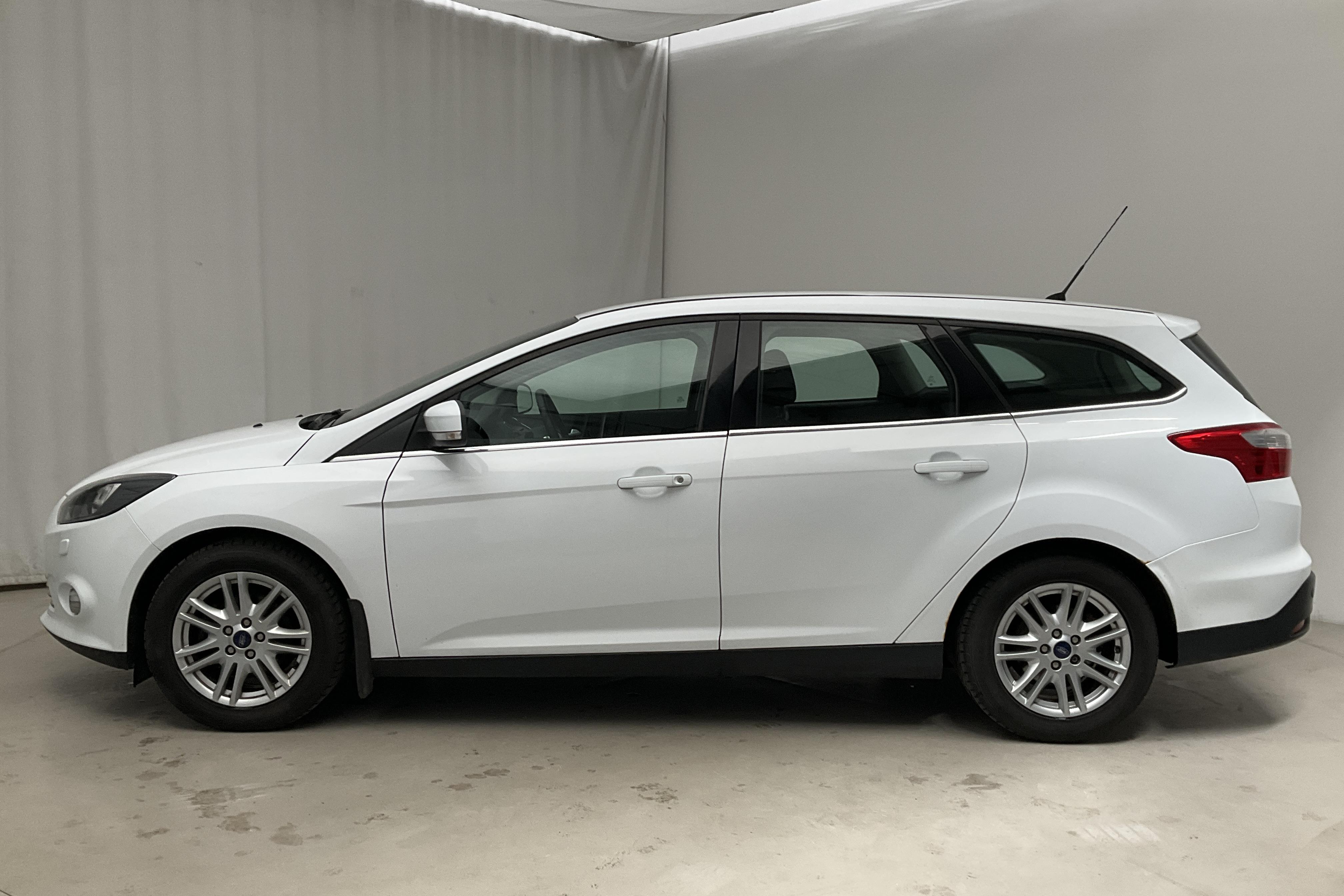 Ford Focus 1.0 EcoBoost Kombi (125hk) - 114 390 km - Manual - white - 2013