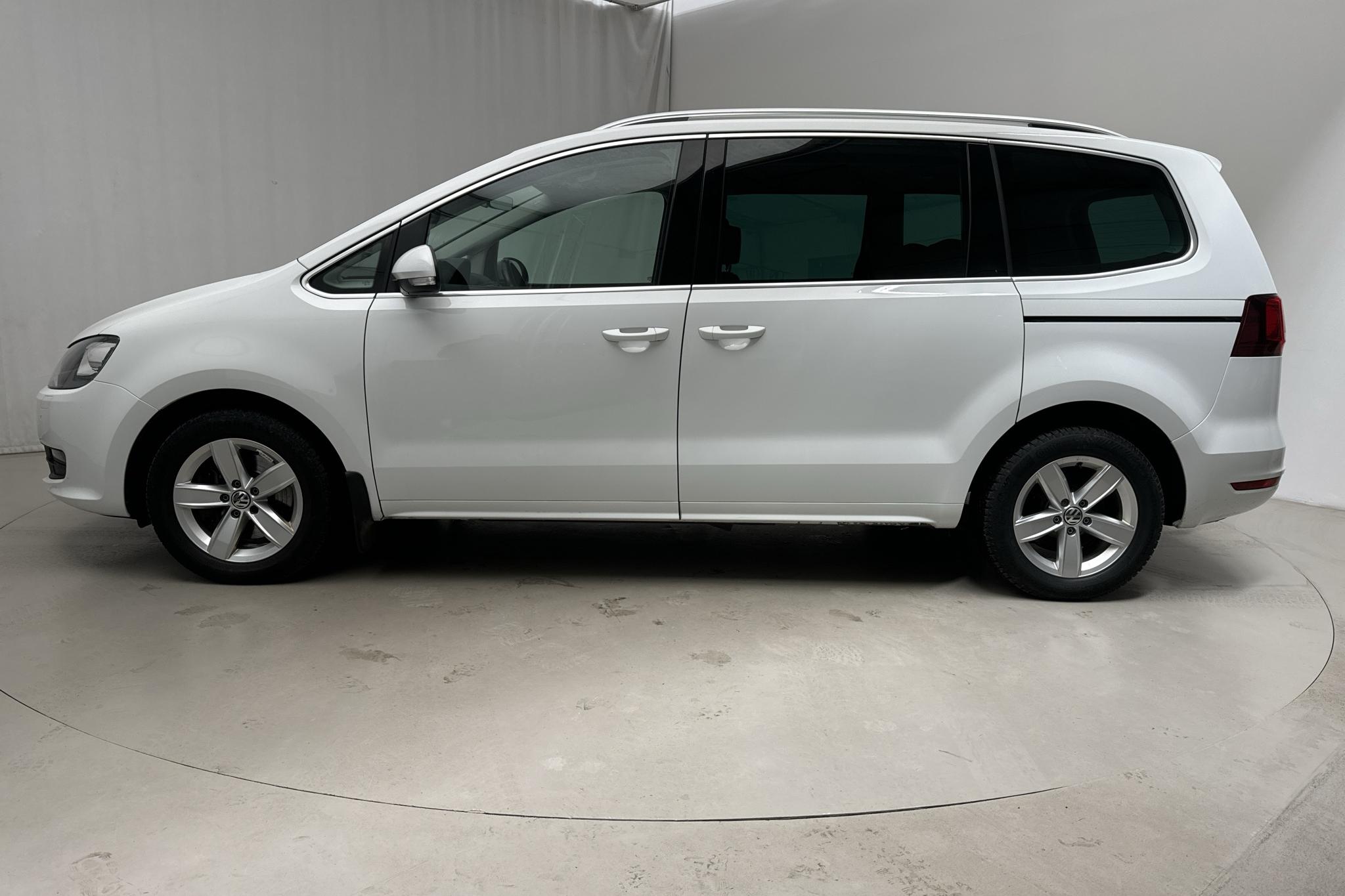 VW Sharan 2.0 TDI 4Motion (150hk) - 127 180 km - Manualna - biały - 2018