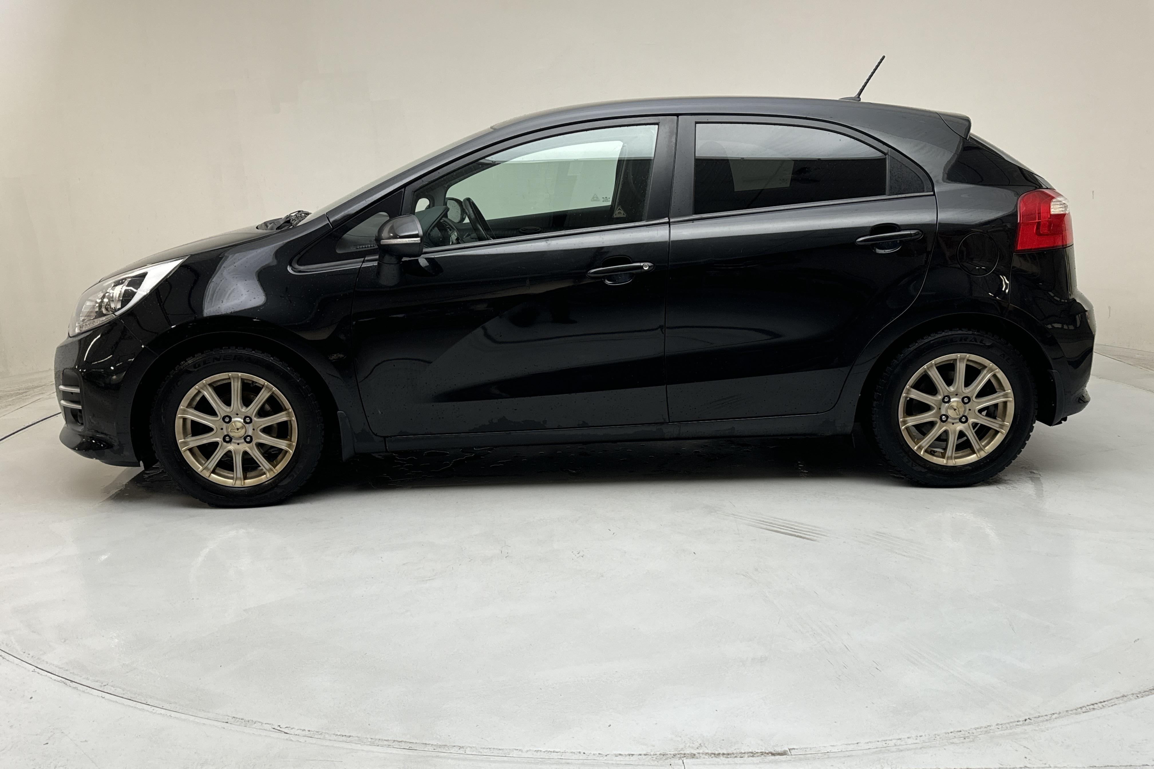 KIA Rio 1.2 (85hk) - 191 130 km - Manual - black - 2015