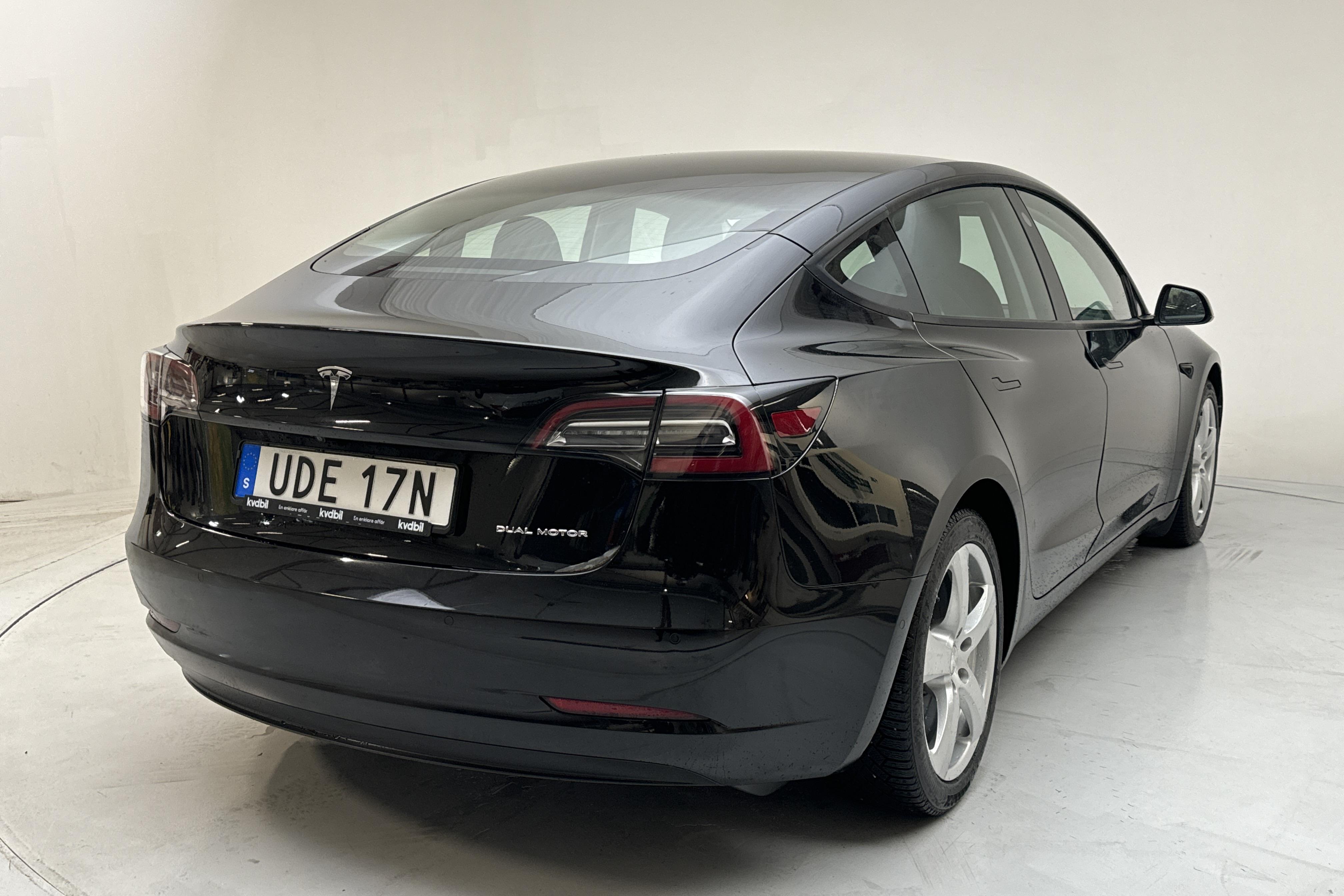 Tesla Model 3 Long Range Dual Motor AWD - 175 220 km - Automatic - black - 2021