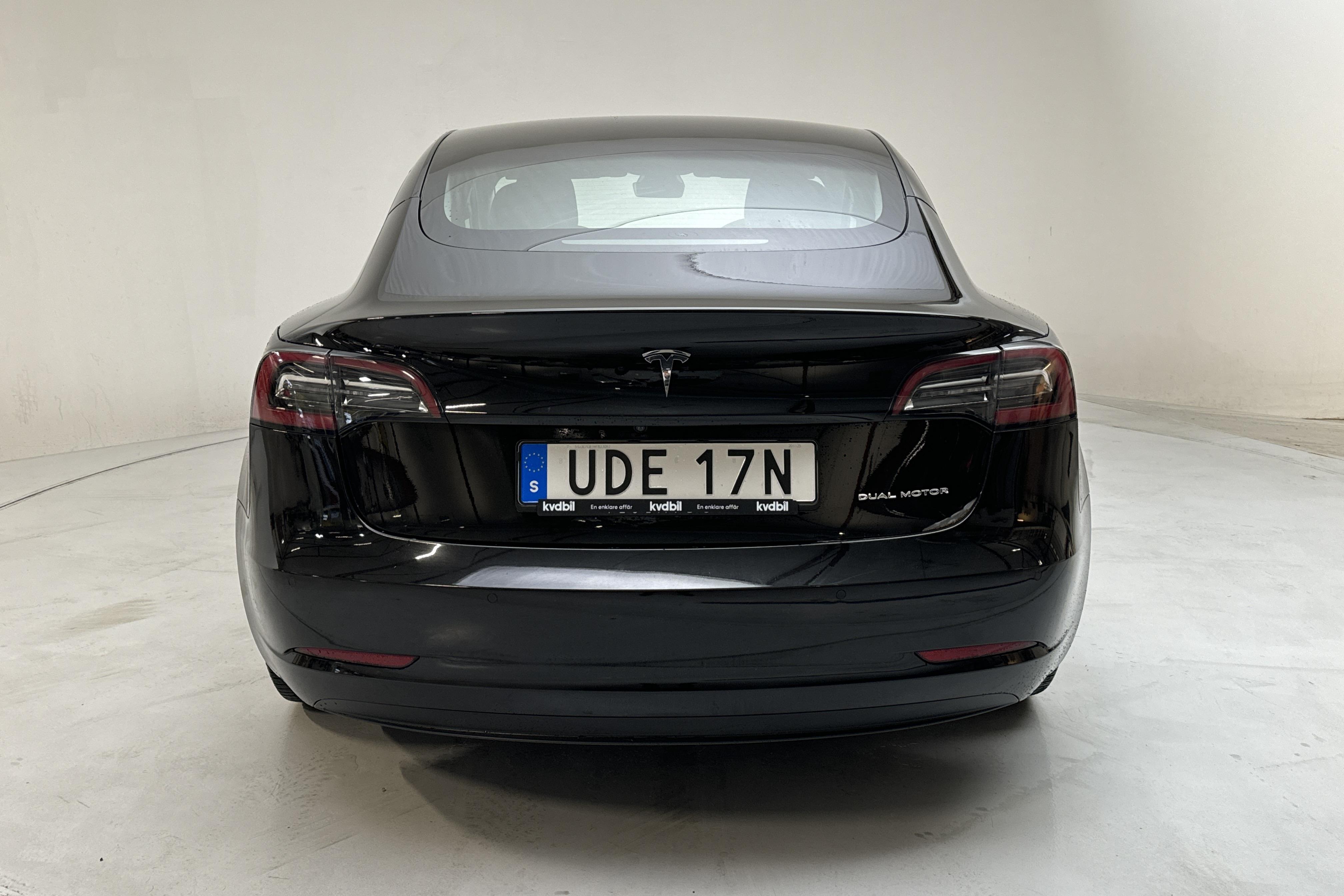 Tesla Model 3 Long Range Dual Motor AWD - 17 522 mil - Automat - svart - 2021