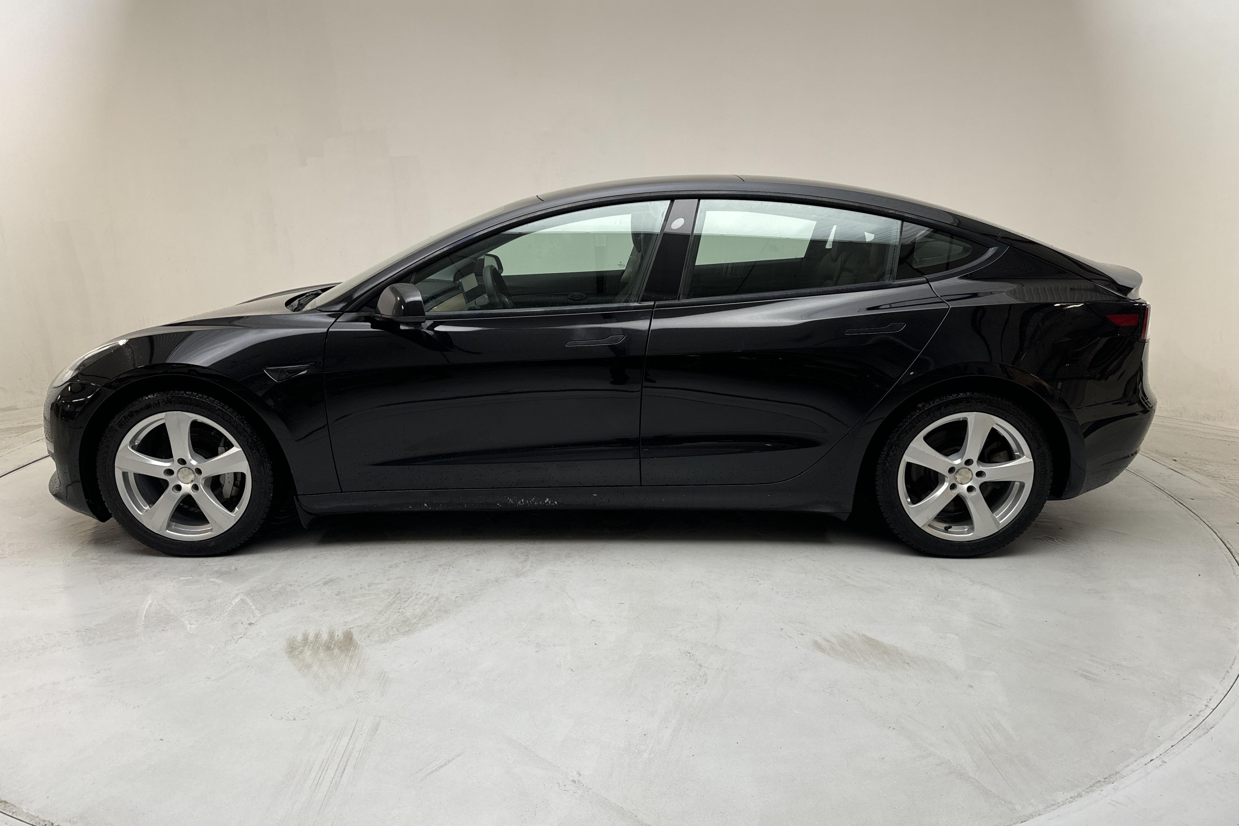 Tesla Model 3 Long Range Dual Motor AWD - 175 220 km - Automatic - black - 2021