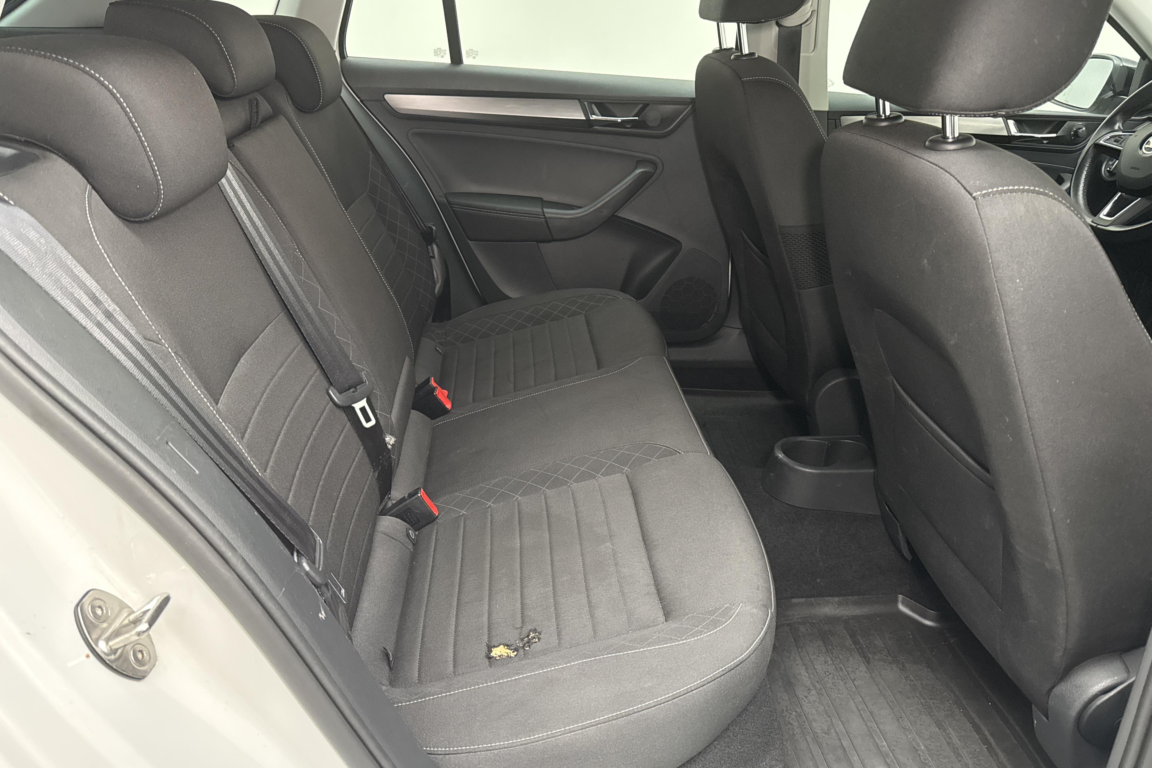 Skoda Rapid 1.4 TDI Spaceback (90hk) - 69 040 km - Manuaalinen - valkoinen - 2018