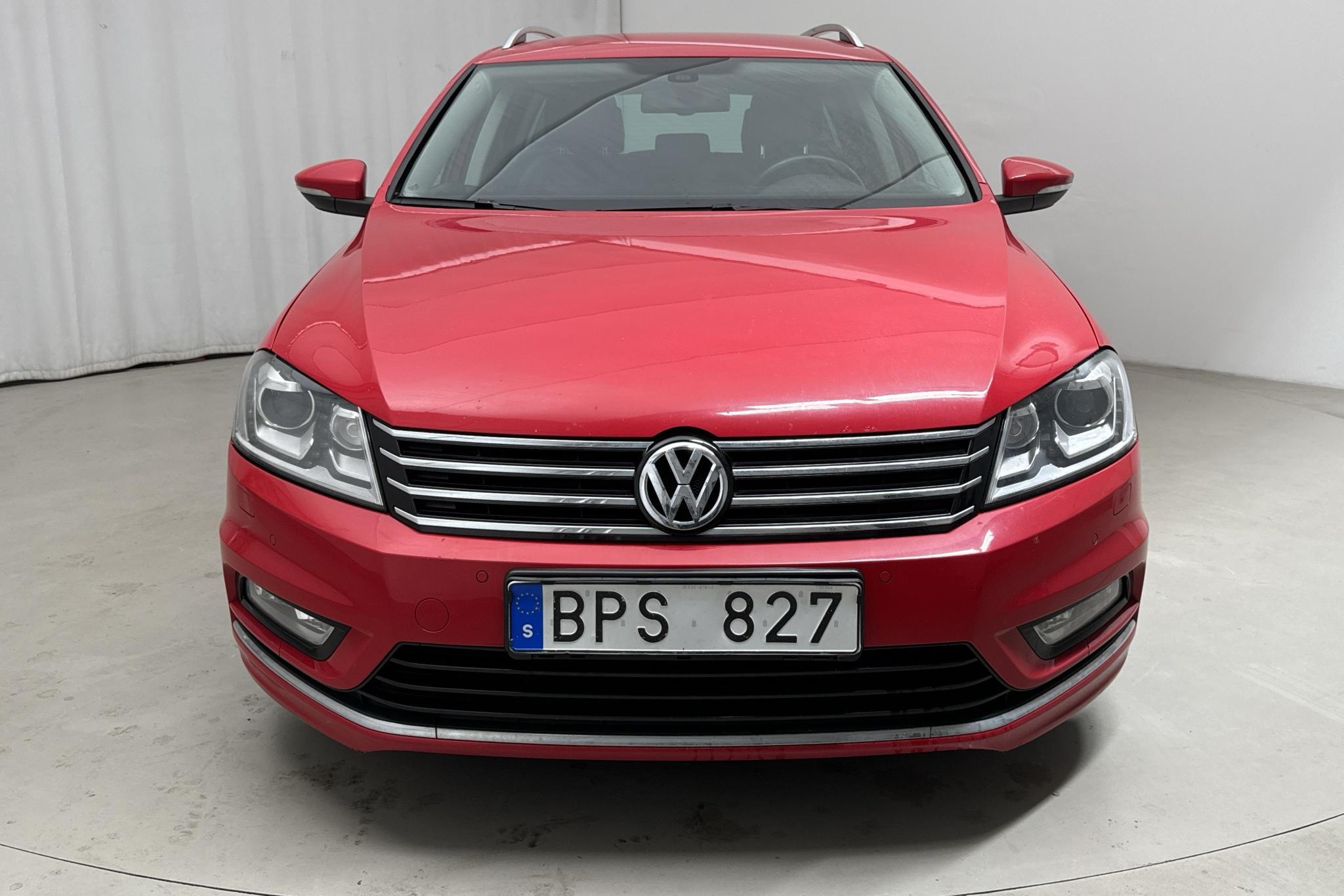 VW Passat 2.0 TDI BlueMotion Technology Variant 4Motion (177hk) - 20 104 mil - Automat - röd - 2013