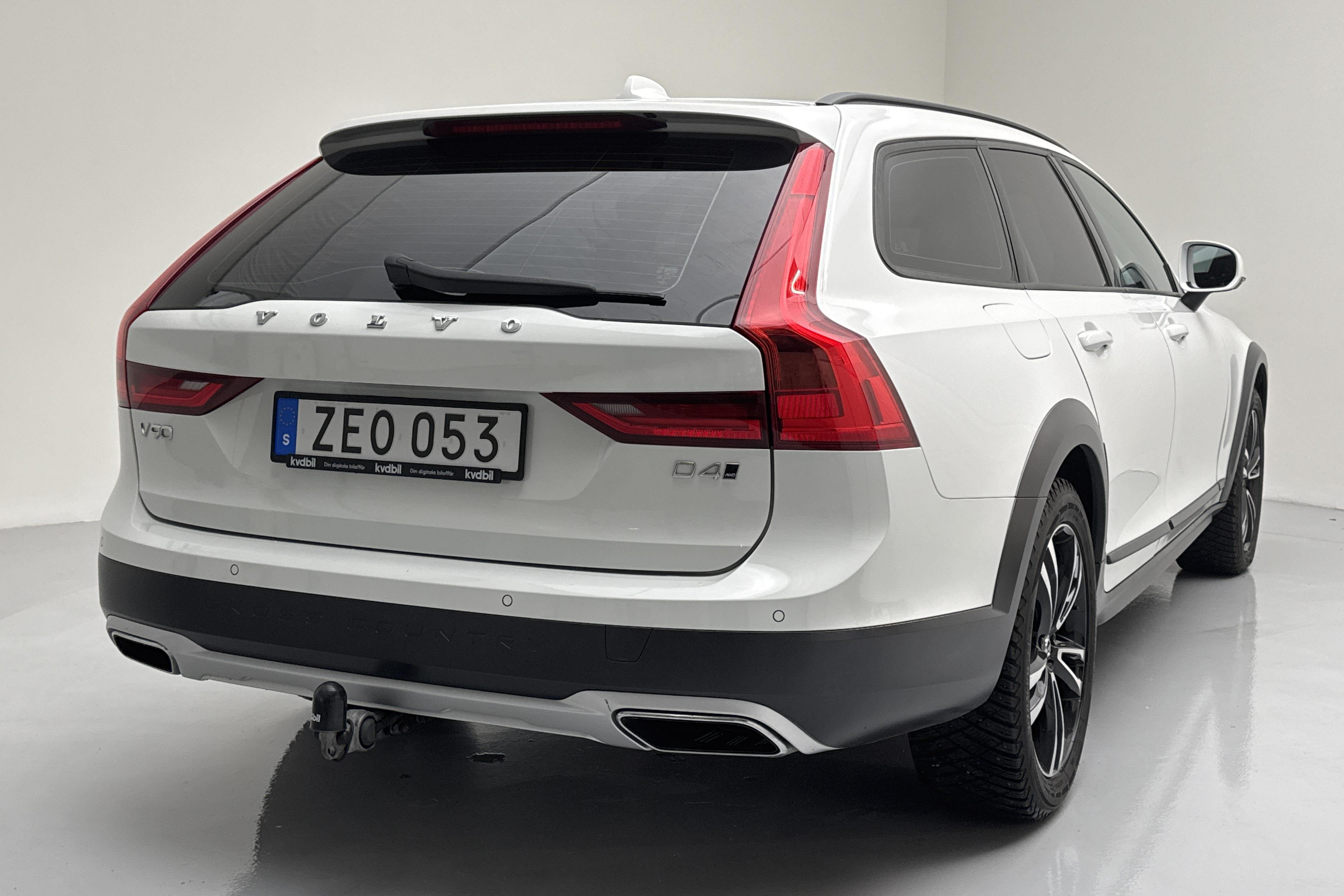 Volvo V90 D4 Cross Country AWD (190hk) - 106 270 km - Automaatne - valge - 2018