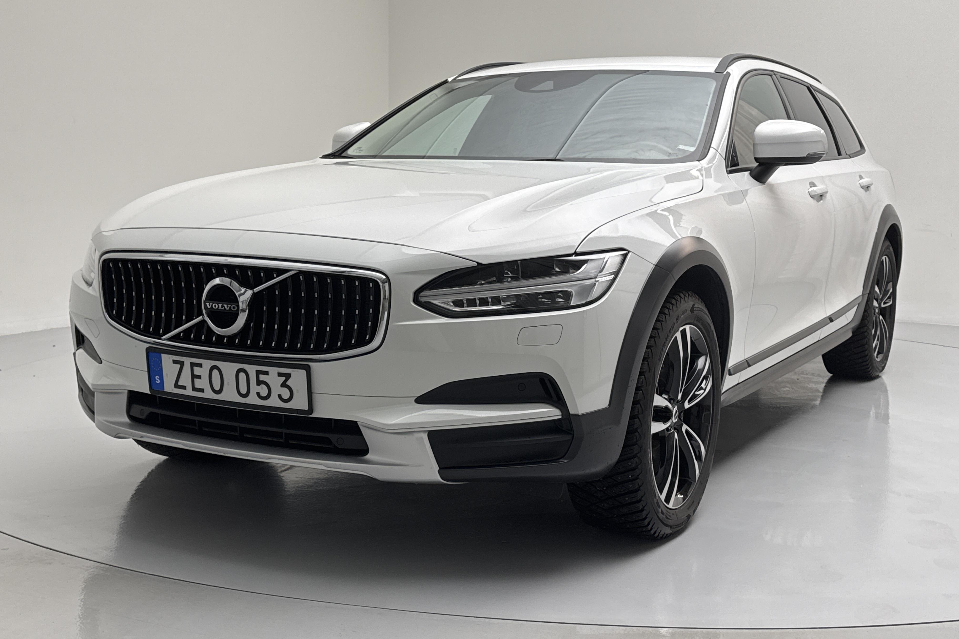 Volvo V90 D4 Cross Country AWD (190hk) - 106 270 km - Automaatne - valge - 2018