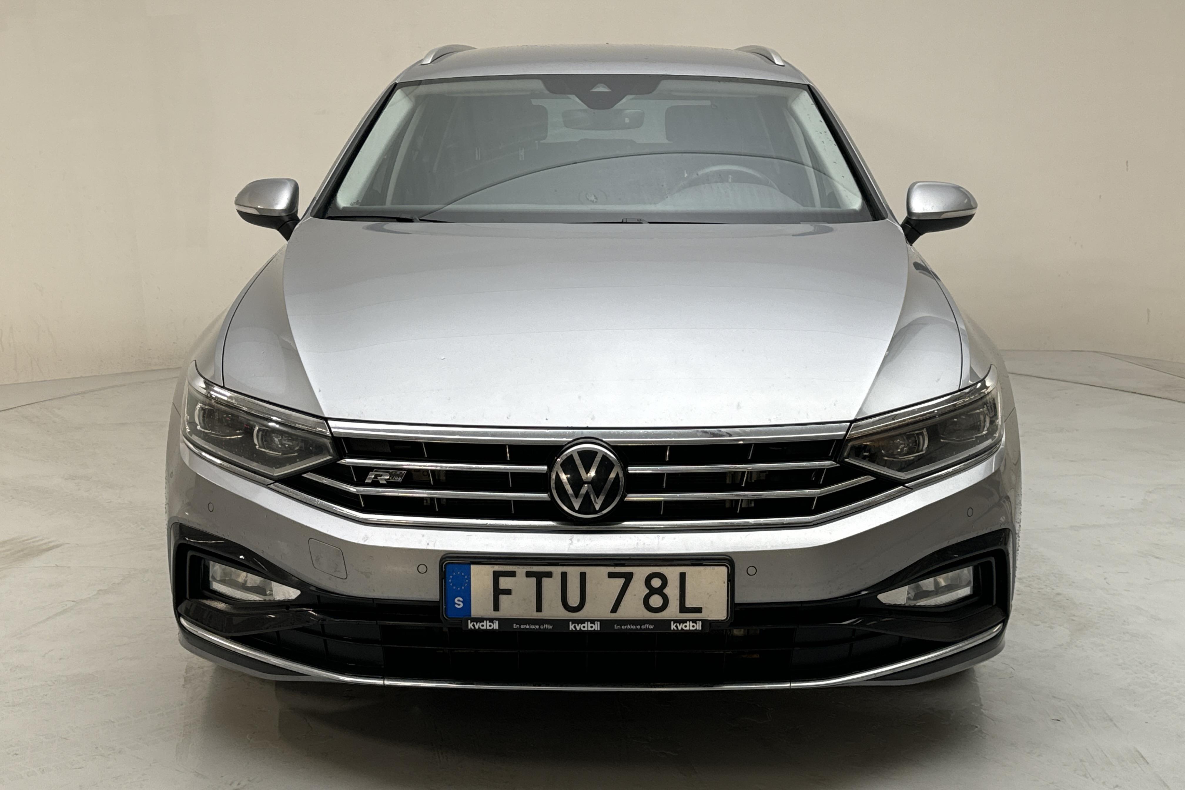 VW Passat 2.0 TDI Sportscombi 4Motion (200hk) - 9 294 mil - Automat - silver - 2021