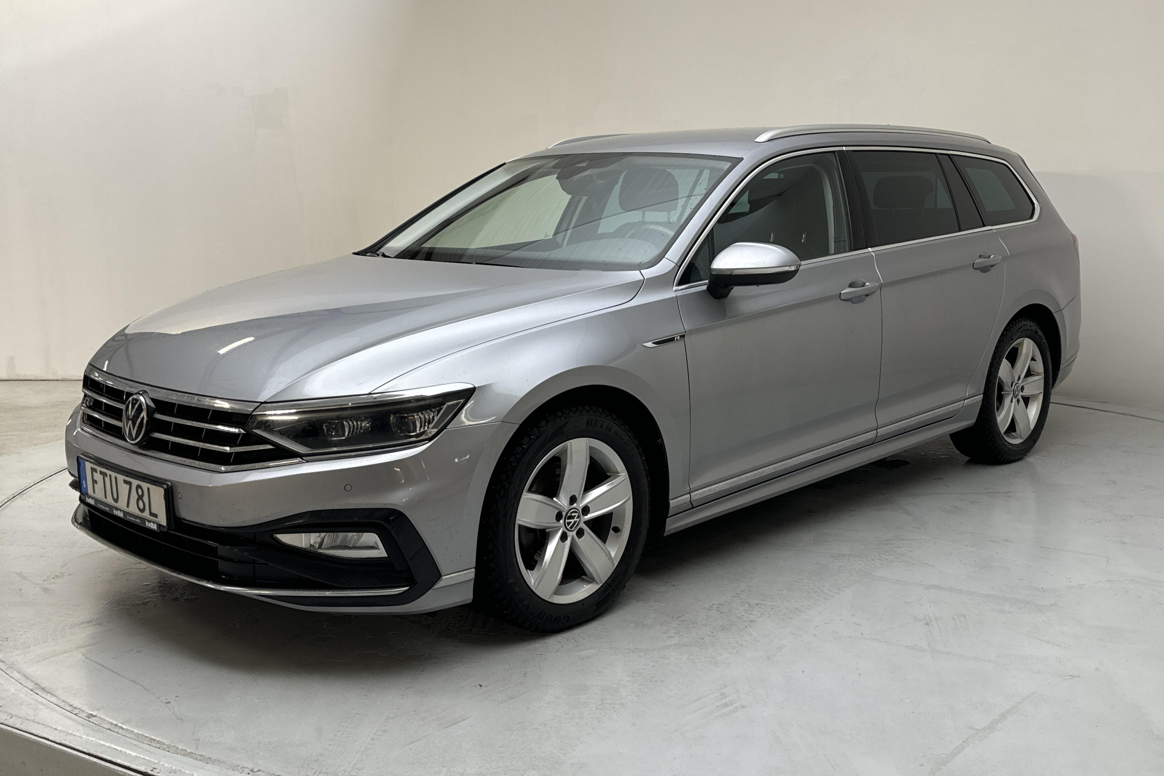 VW Passat 2.0 TDI Sportscombi 4Motion (200hk) - 9 294 mil - Automat - silver - 2021