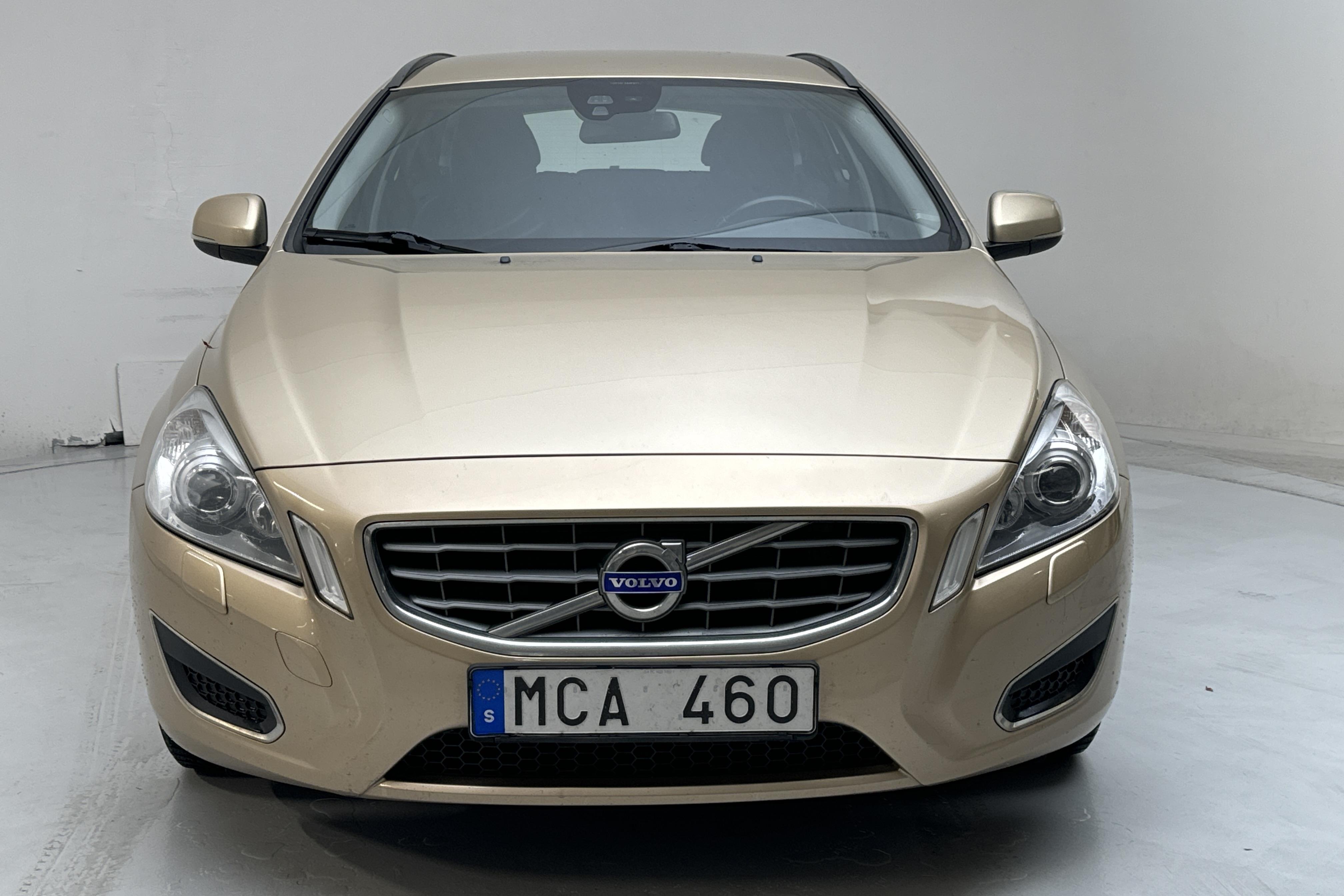 Volvo V60 T3 (150hk) - 250 720 km - Manual - Light Brown - 2012