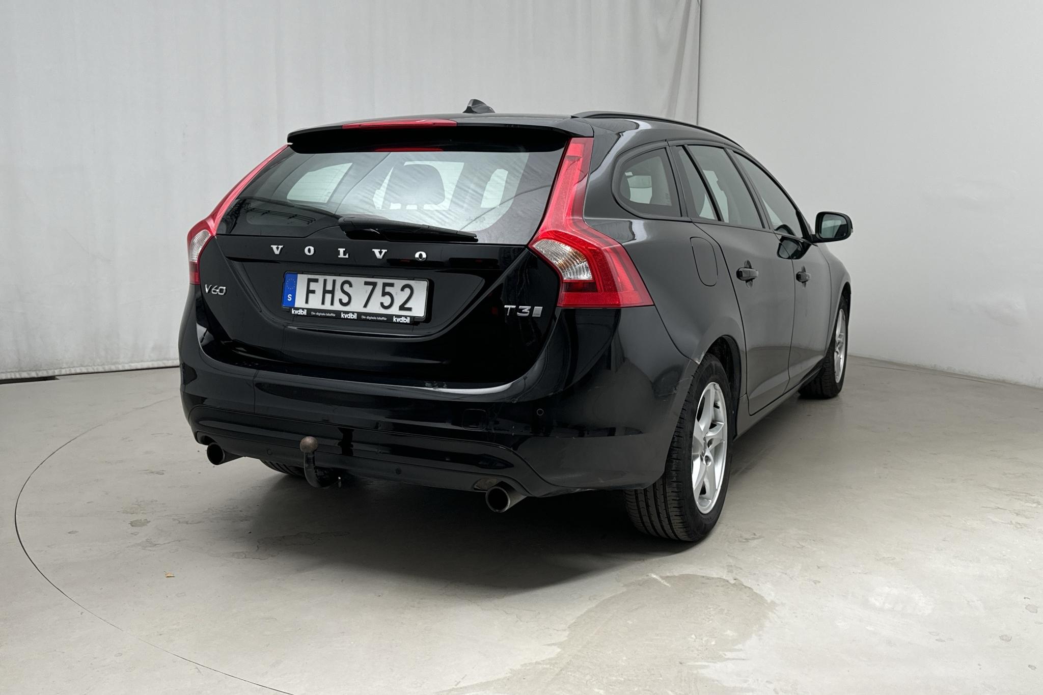 Volvo V60 T3 (152hk) - 5 979 mil - Manuell - svart - 2018