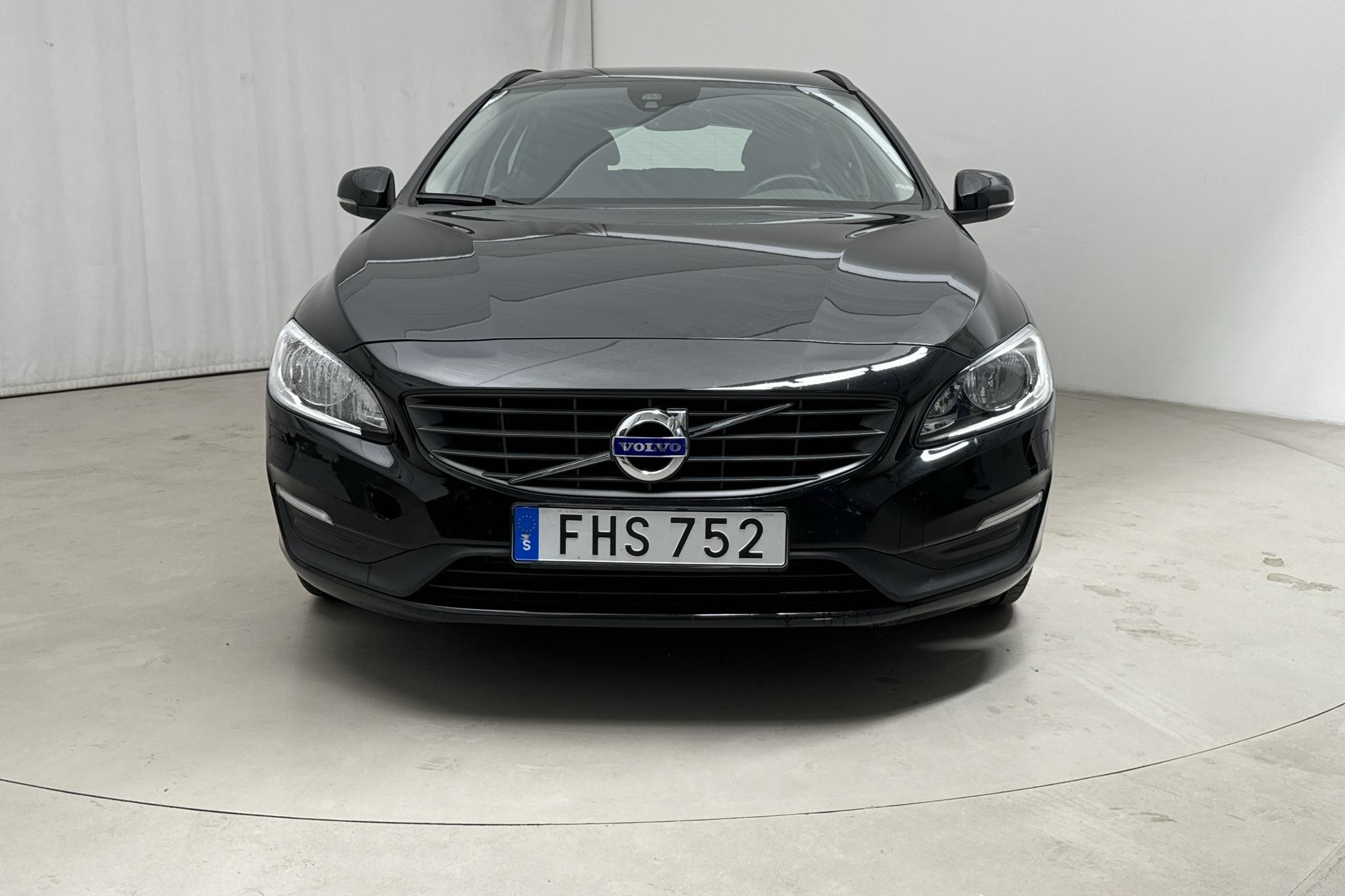 Volvo V60 T3 (152hk) - 59 790 km - Manuaalinen - musta - 2018