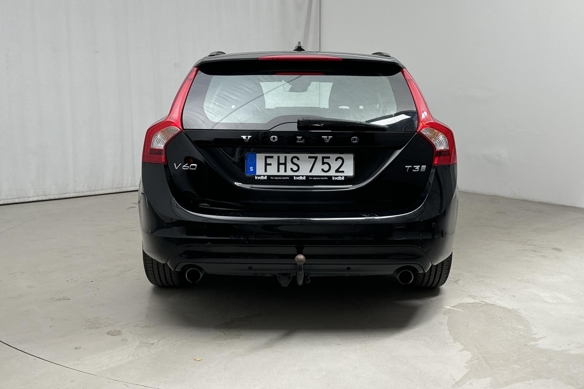 Volvo V60 T3 (152hk) - 59 790 km - Manuaalinen - musta - 2018