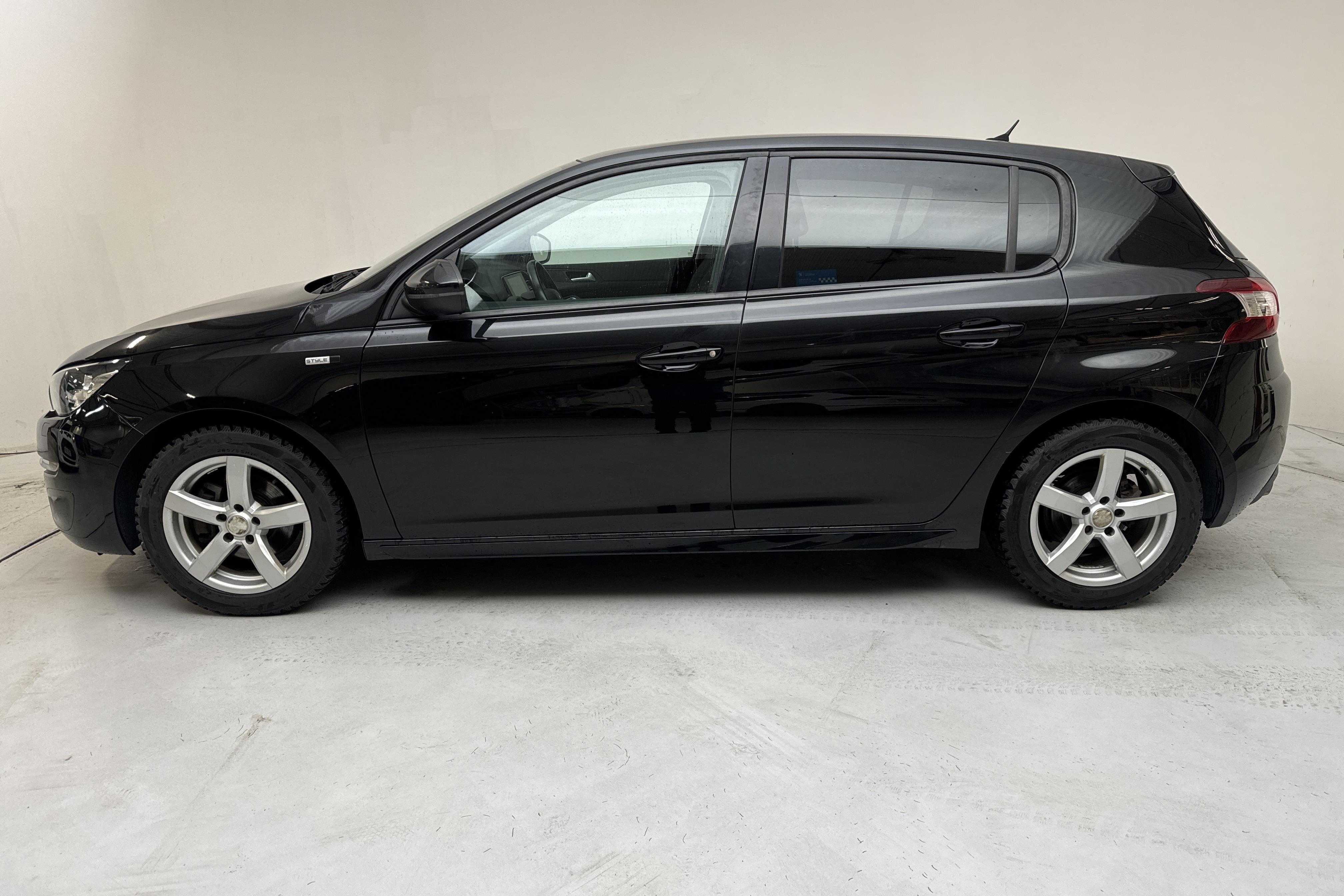 Peugeot 308 BlueHDi 5dr (120hk) - 122 390 km - Automaattinen - musta - 2017