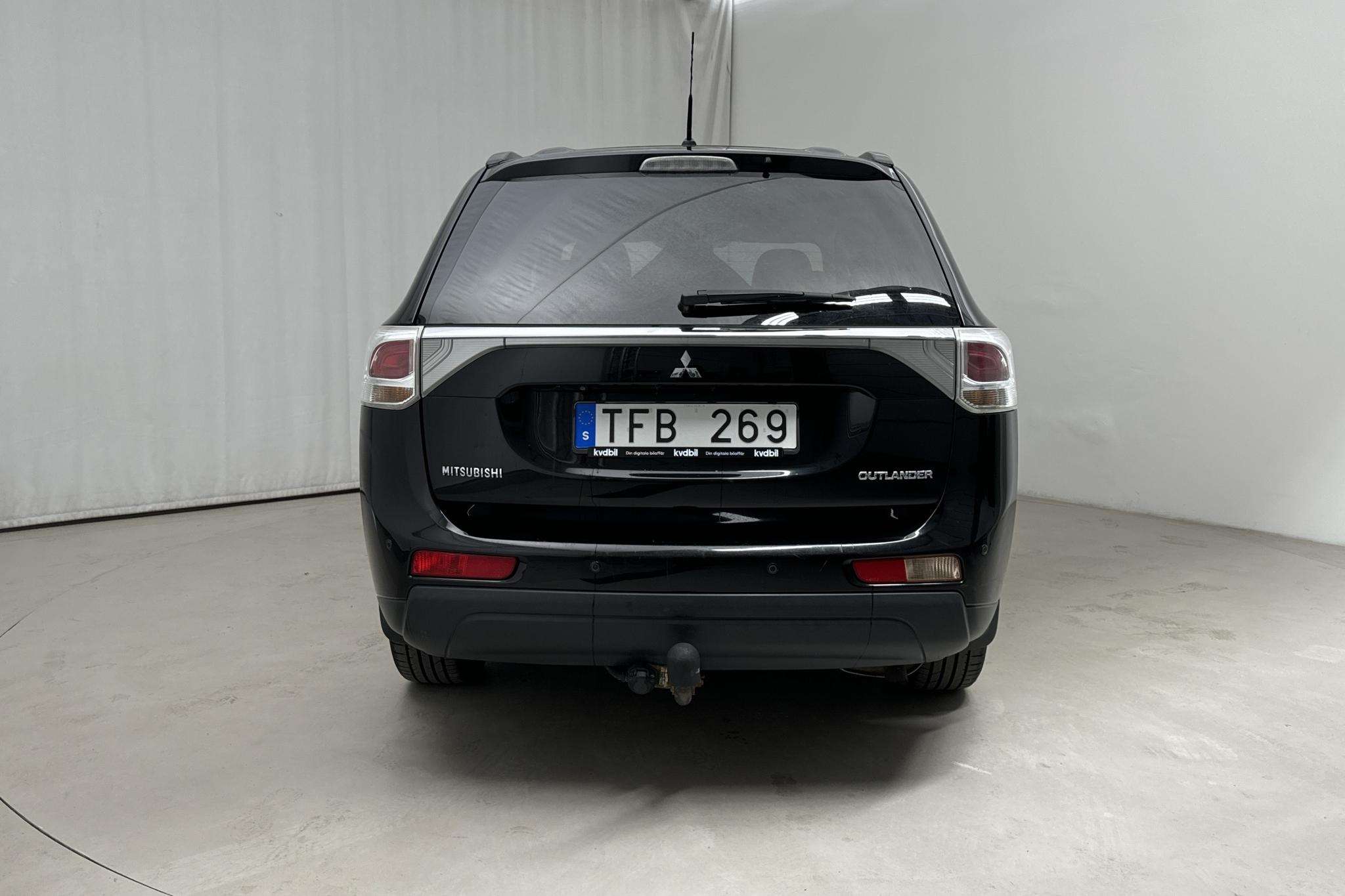 Mitsubishi Outlander 2.2 Di-D 4WD (150hk) - 26 781 mil - Automat - svart - 2013