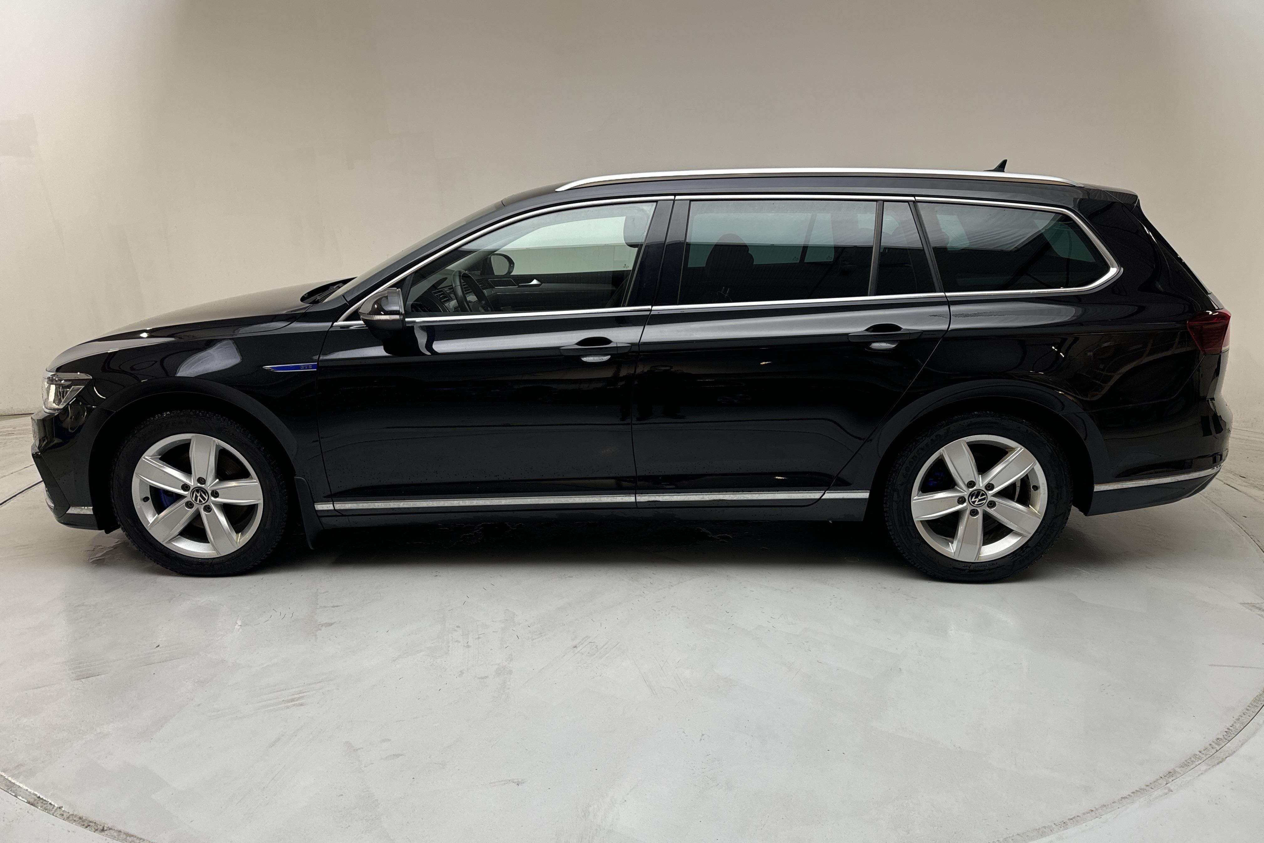 VW Passat 1.4 GTE Sportscombi (218hk) - 10 756 mil - Automat - svart - 2021